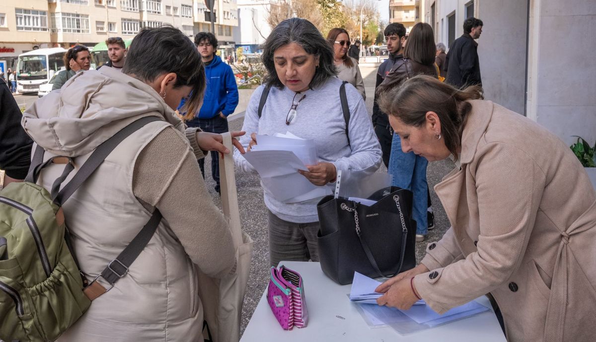 Recogida de firmas, Unidad diversidad género Cádiz   3