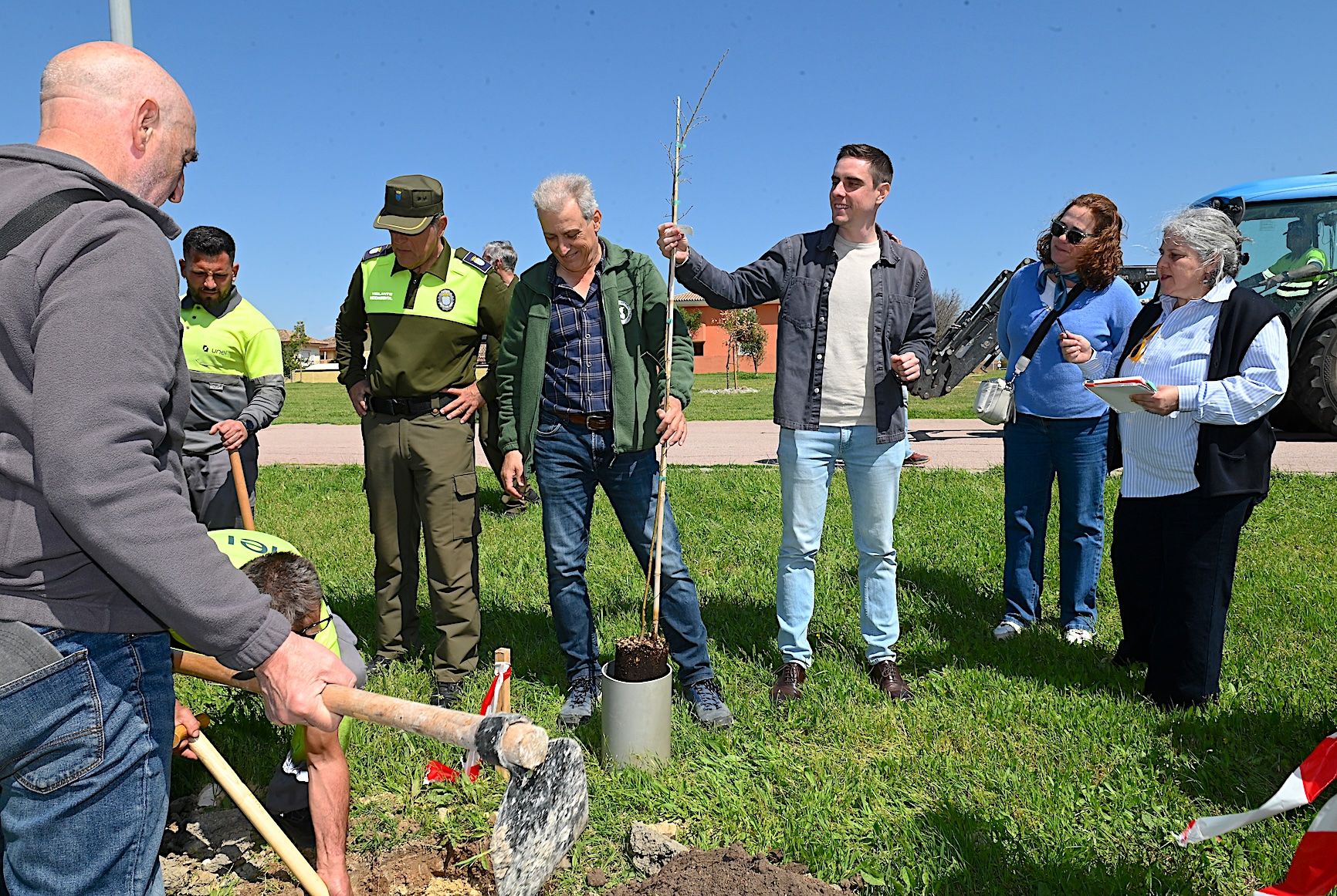 La Sociedad Gaditana de Historia Natural y el Ayuntamiento celebran el Día de los Bosques con la plantación de 5 olmos en la Laguna de Torrox La Sociedad Gaditana de Historia Natural y el Ayuntamiento celebran el Día de los Bosques con la plantación de 5 olmos en la Laguna de Torrox