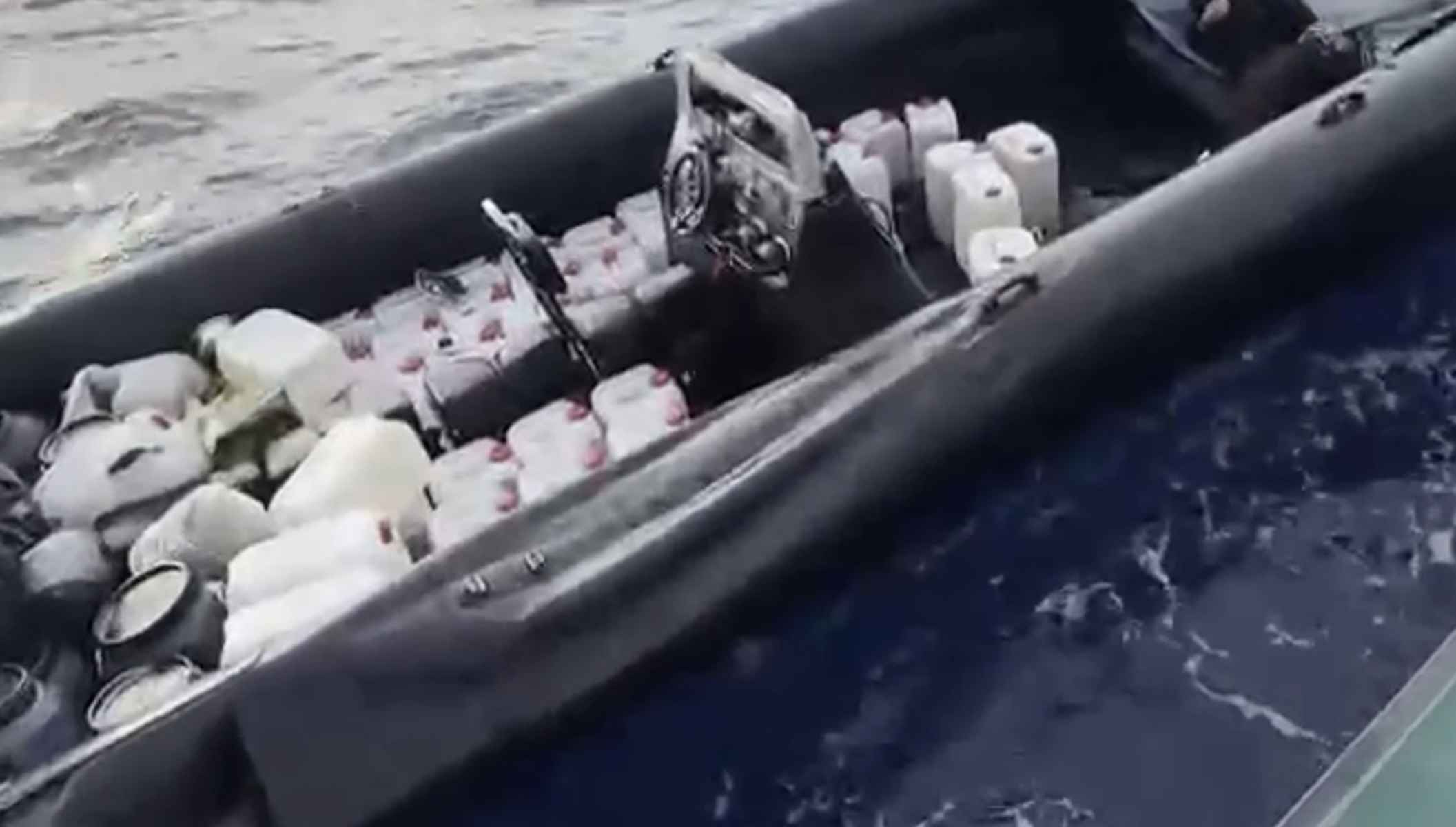 Imagen de archivo de una narcolancha en la costa de Chipiona. Imagen de archivo de una narcolancha en la costa de Chipiona.