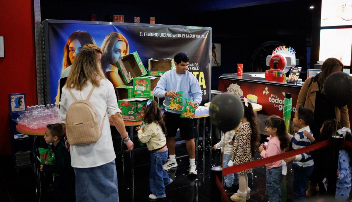 El alumnado, a su llegada a Cines Yelmo.