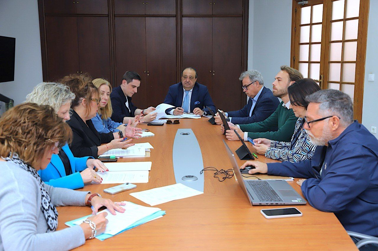 photo 5920373948526824838 y