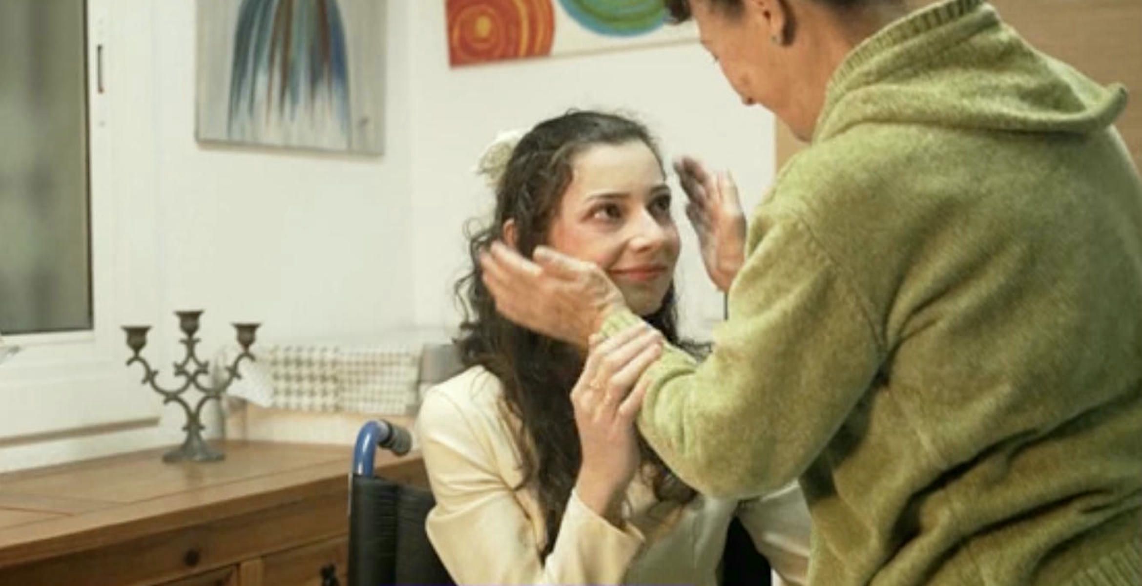 Noelia, la joven que tiene concedida la eutanasia, con su abuela Noelia, la joven que tiene concedida la eutanasia, con su abuela