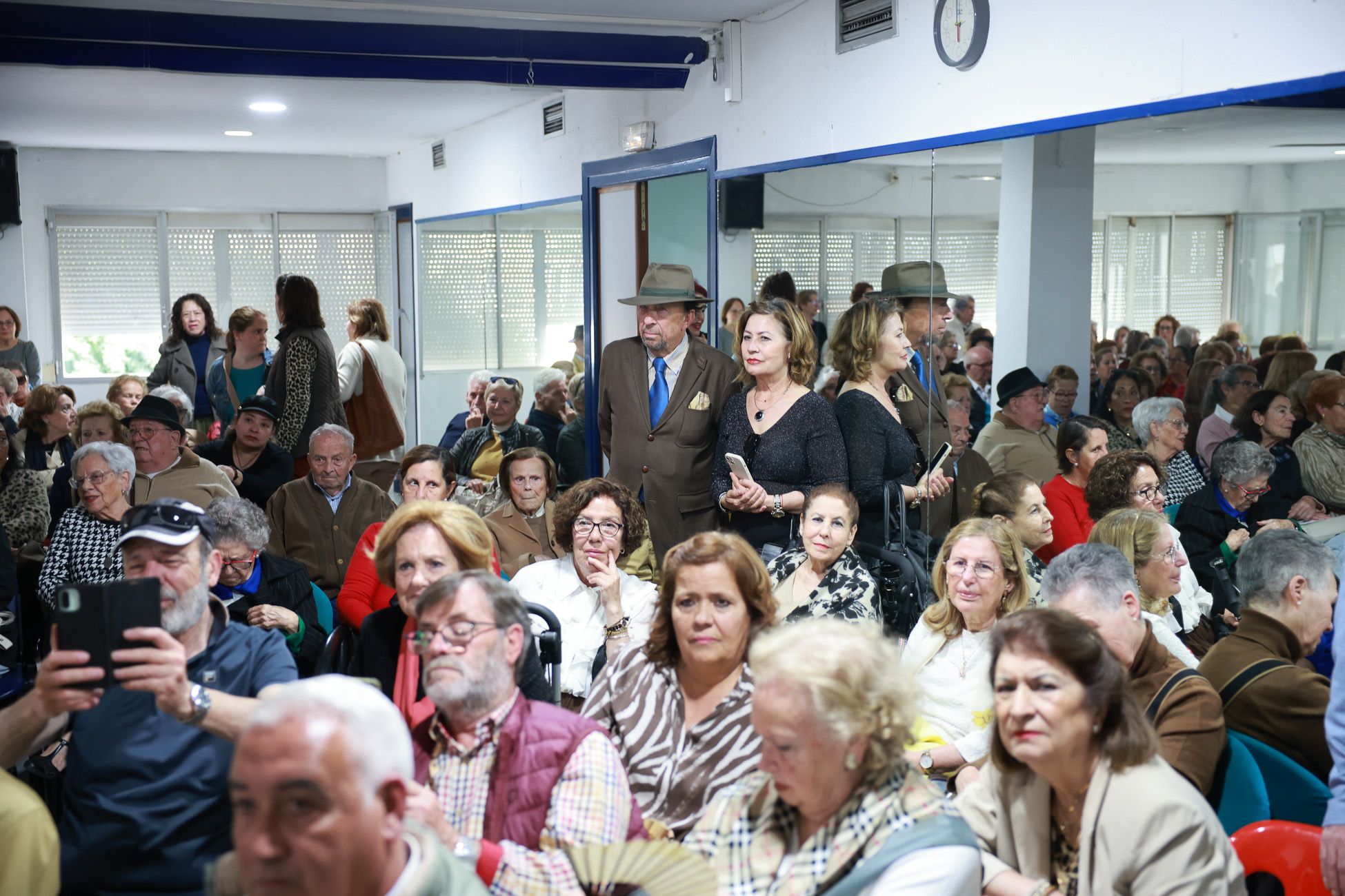 Gran afluencia de público en la IV Exaltación de la Saeta del Centro de Mayores Las Angustias.