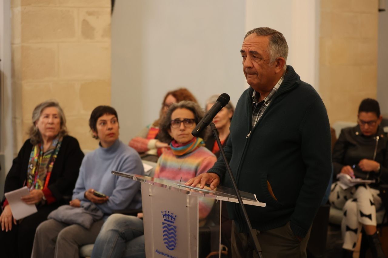 Juan García, coordinador del Juventud Jerez Industrial, en el pleno.