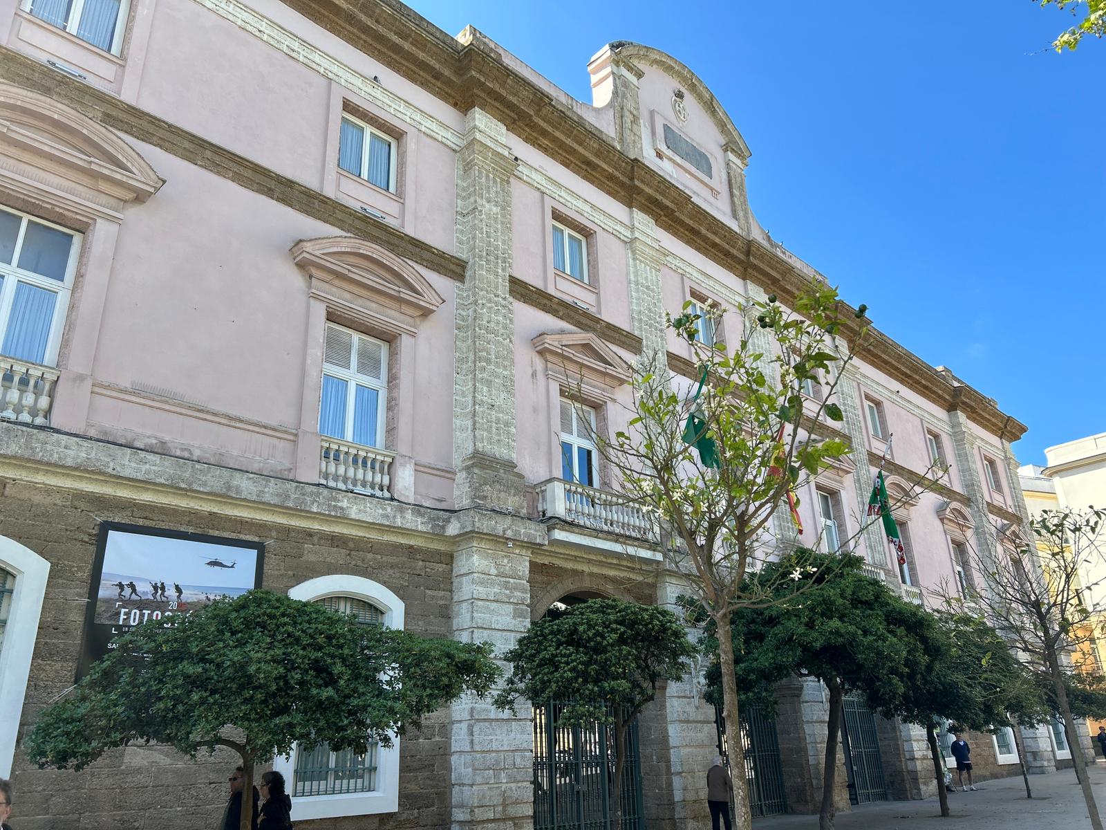 Fachada del edificio de la Diputación de Cádiz. Fachada del edificio de la Diputación de Cádiz.