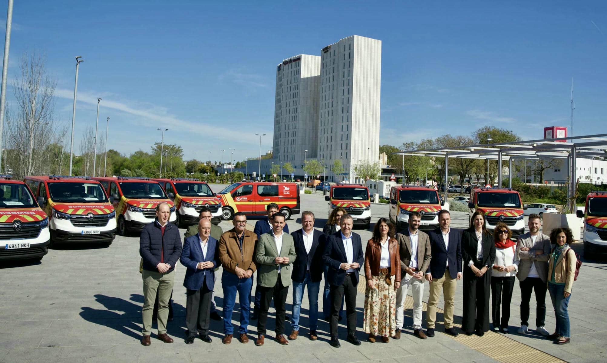 La Diputación de Sevilla incorpora 10 nuevas furgonetas al Sistema Provincial de Bomberos.