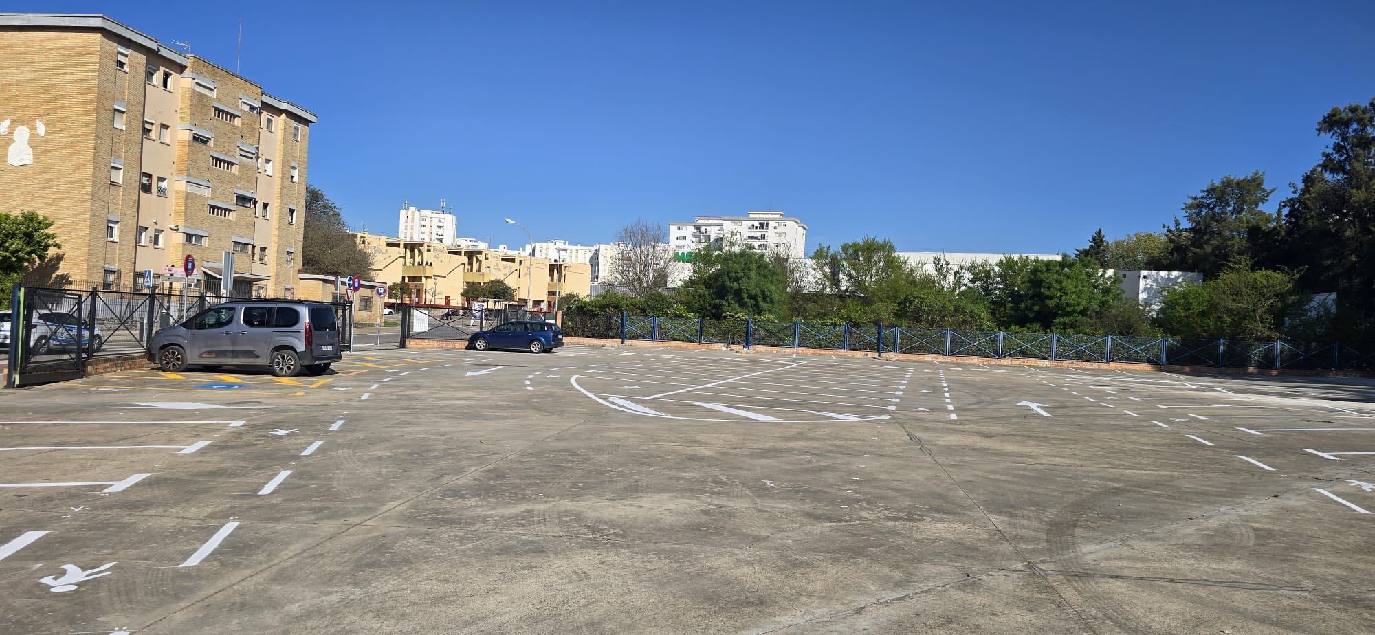 El espacio, antes de la colocación de árboles para dar sombra.