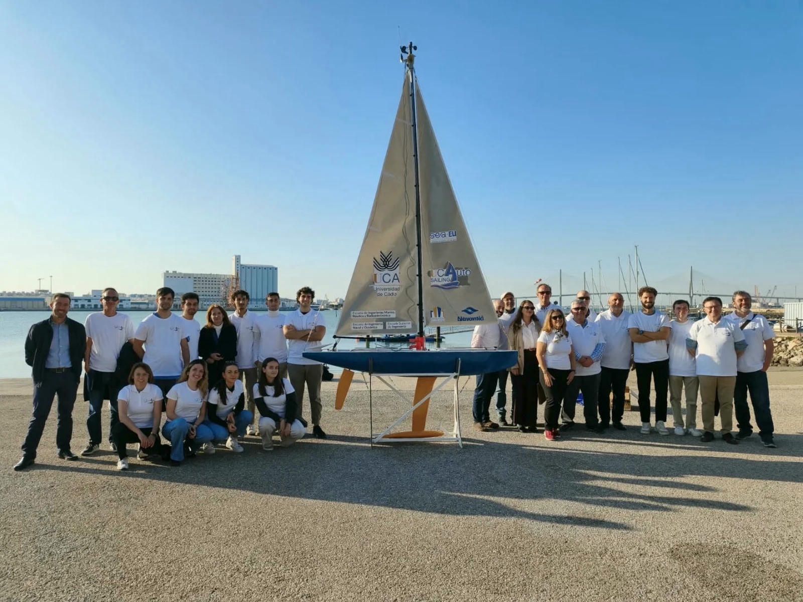 Presentación del velero autónomo de la UCA.