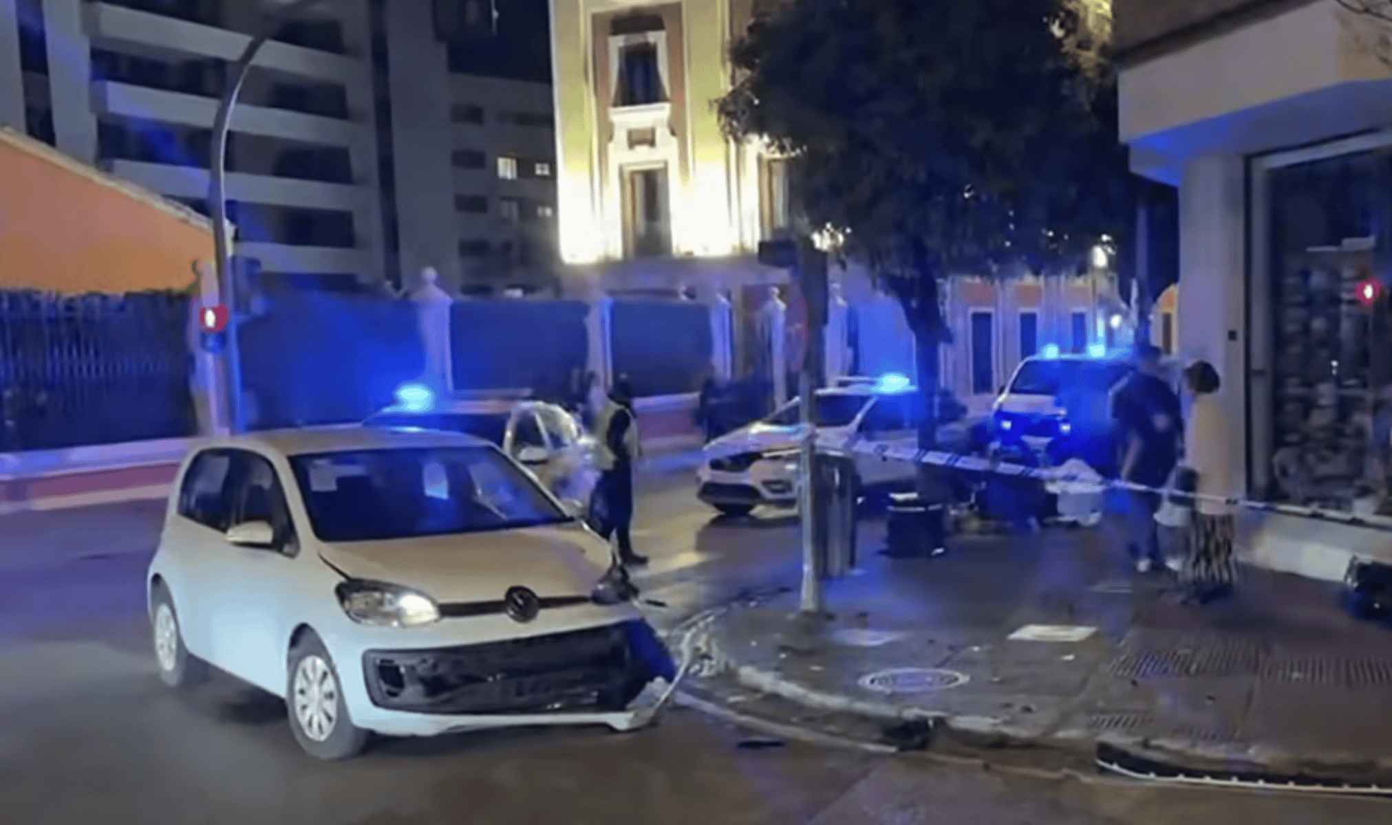 El accidente que ha tenido lugar en la calle Nuño de Cañas haciendo esquina con la calle Santo Domingo. El accidente que ha tenido lugar en la calle Nuño de Cañas haciendo esquina con la calle Santo Domingo.
