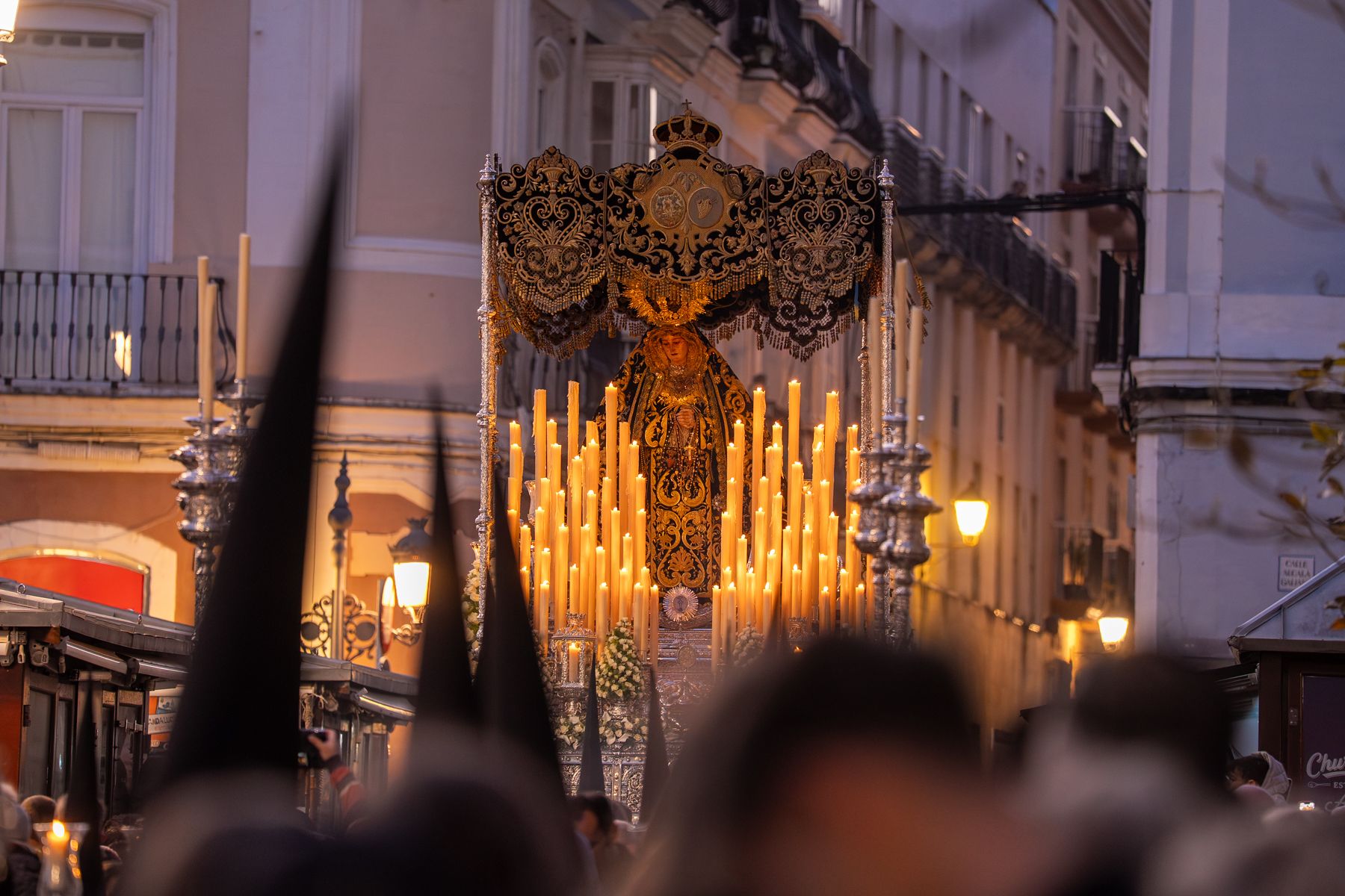 El Viernes de Dolores, antesala de la Semana Santa en Cádiz