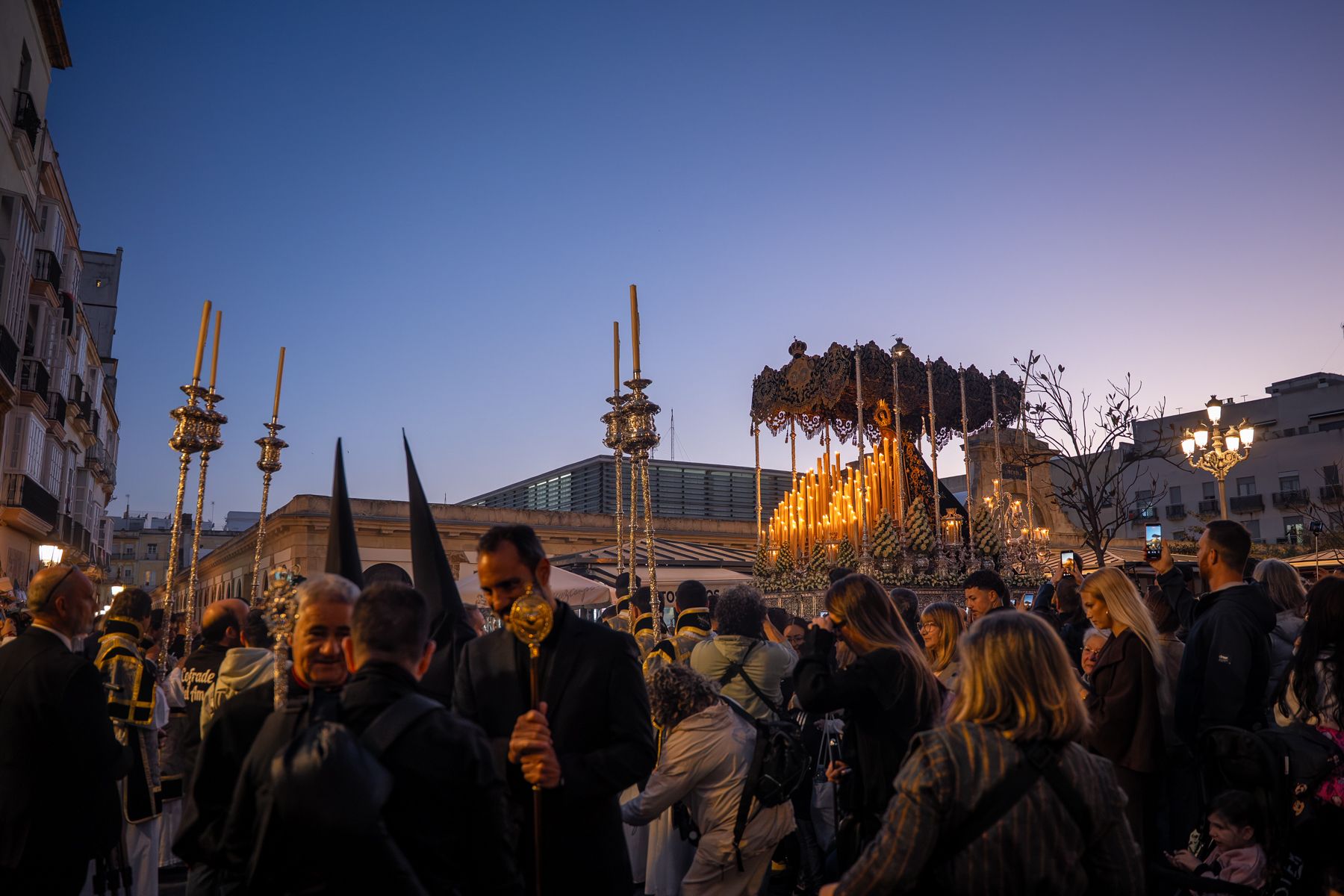 El Viernes de Dolores, antesala de la Semana Santa en Cádiz