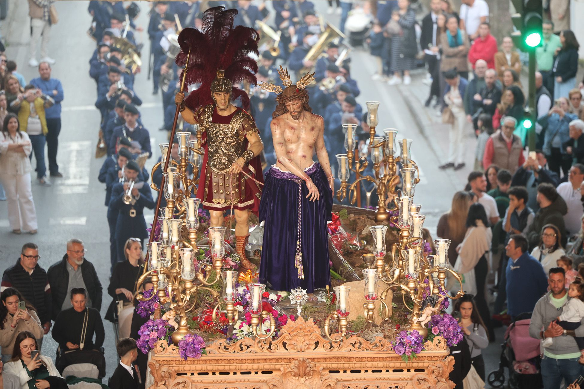 Nuestro Padre Jesús de Humildad, cruzando el puente de la calle Arcos. 