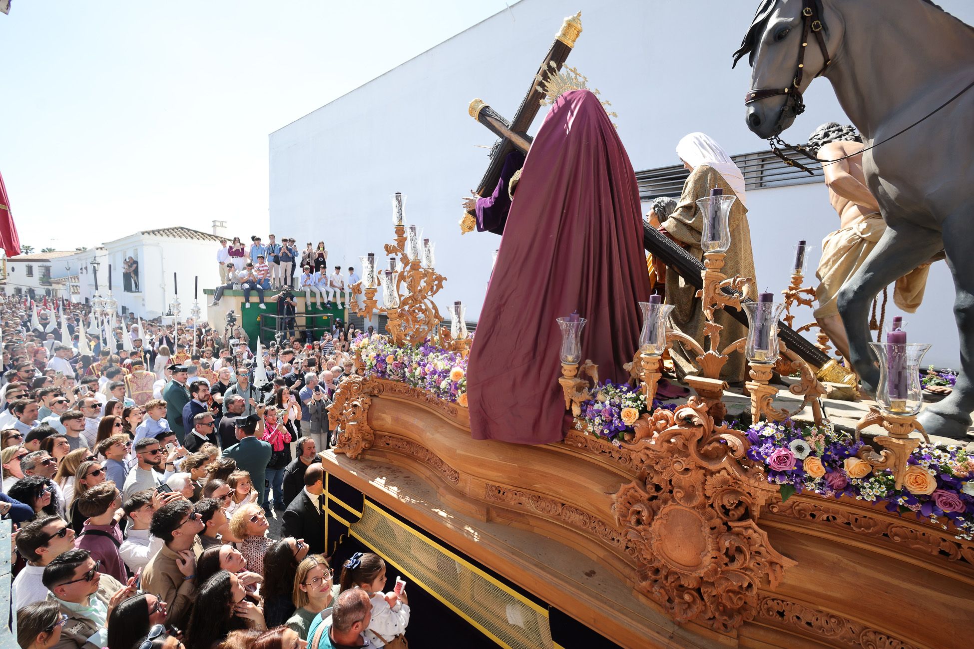 El misterio de La Entrega, tras salir de su templo.   JUAN CARLOS TORO