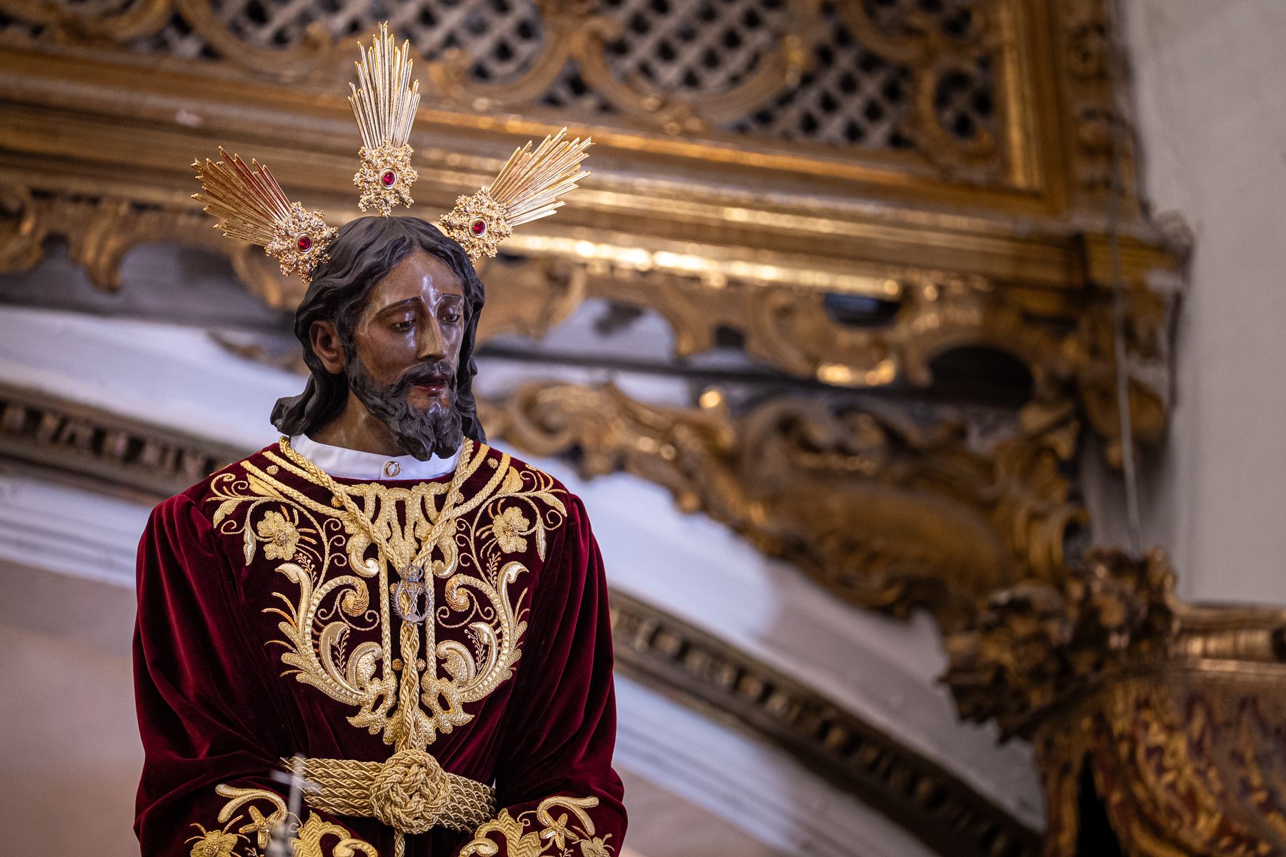 Sábado de Pasión en Cádiz con las cofradías de la Humillación y la Obediencia recorriendo las calles en una jornada histórica, multitudinaria y marcada por la presencia de gaditanos y turistas.