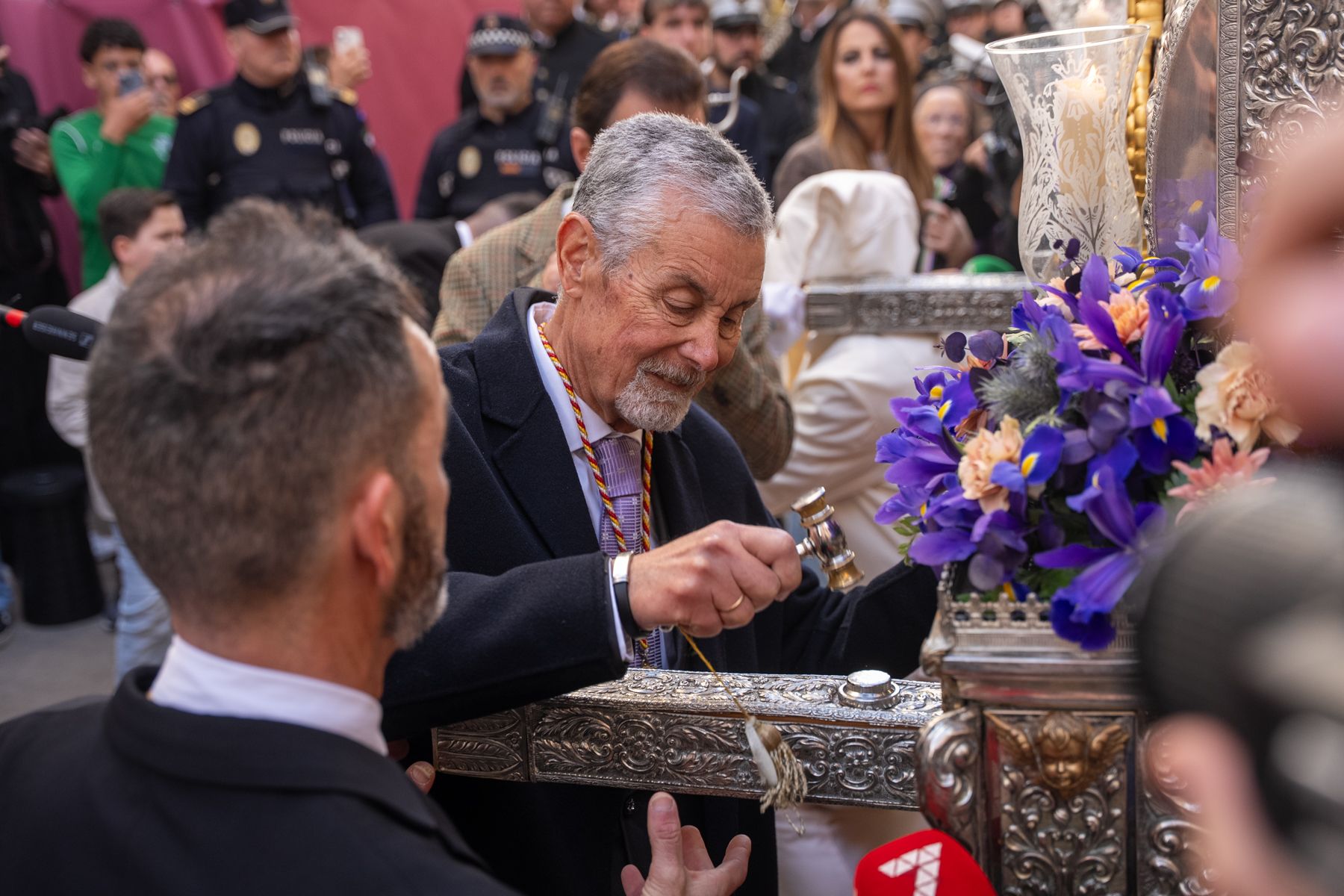 Sábado de Pasión en Cádiz con las cofradías de la Humillación y la Obediencia recorriendo las calles en una jornada histórica, multitudinaria y marcada por la presencia de gaditanos y turistas.