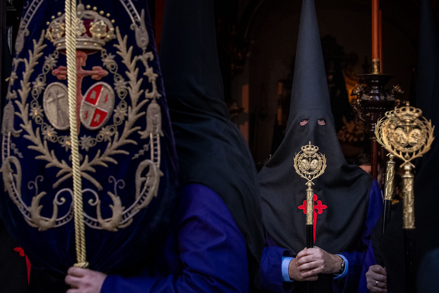 Sábado de Pasión en Cádiz con las cofradías de la Humillación y la Obediencia recorriendo las calles en una jornada histórica, multitudinaria y marcada por la presencia de gaditanos y turistas.