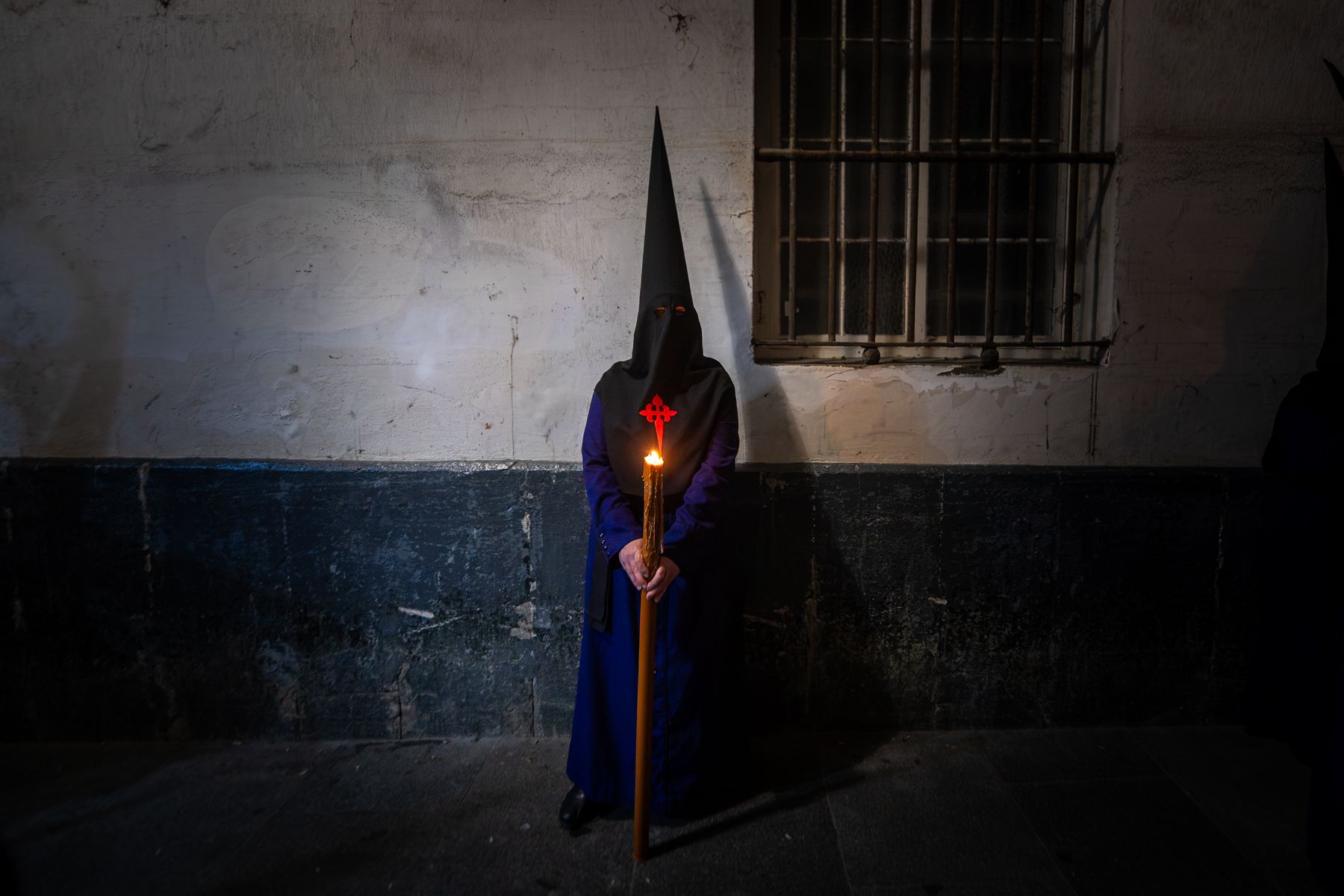 Sábado de Pasión en Cádiz con las cofradías de la Humillación y la Obediencia recorriendo las calles en una jornada histórica, multitudinaria y marcada por la presencia de gaditanos y turistas.