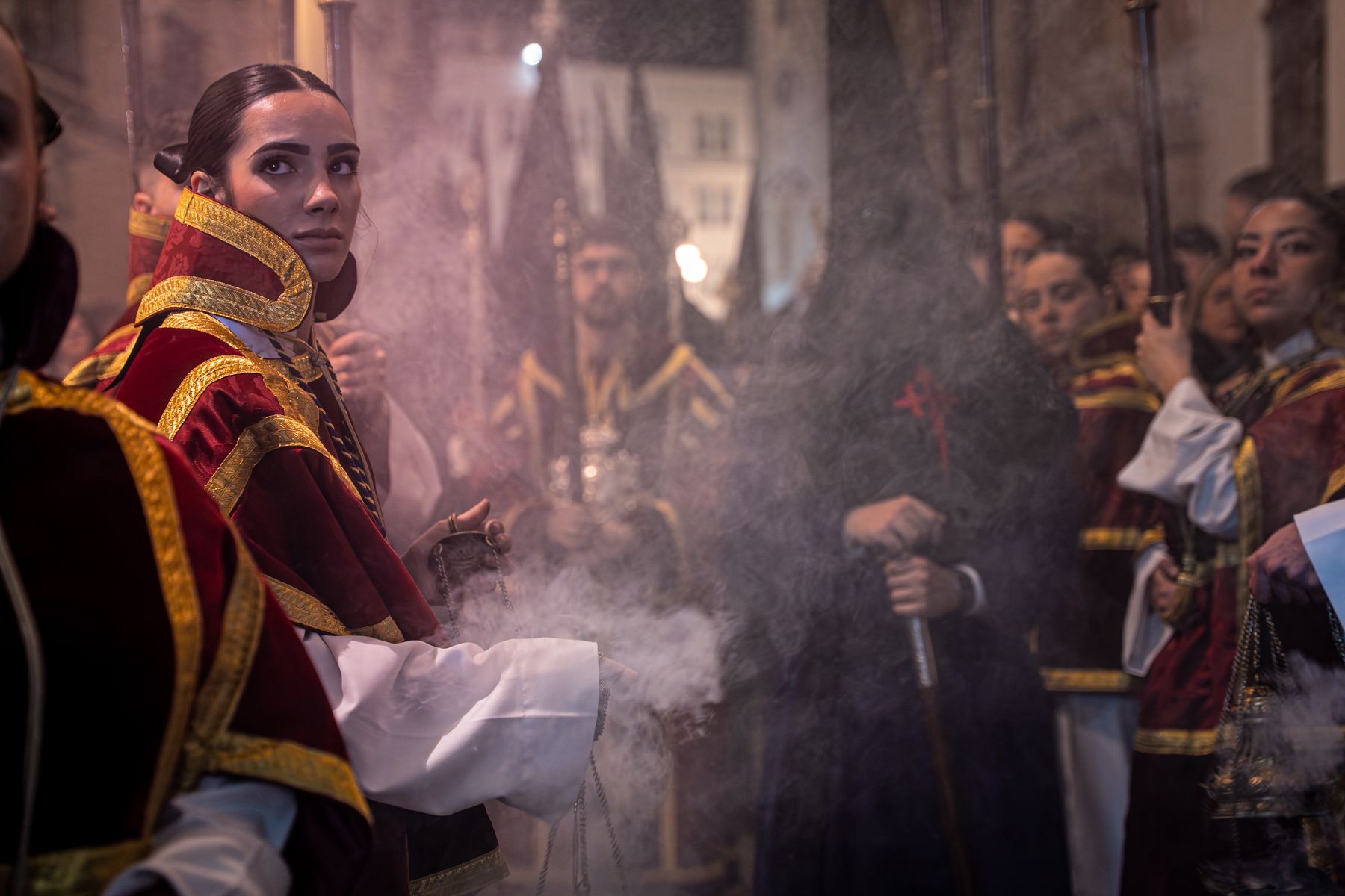 Sábado de Pasión en Cádiz con las cofradías de la Humillación y la Obediencia recorriendo las calles en una jornada histórica, multitudinaria y marcada por la presencia de gaditanos y turistas.
