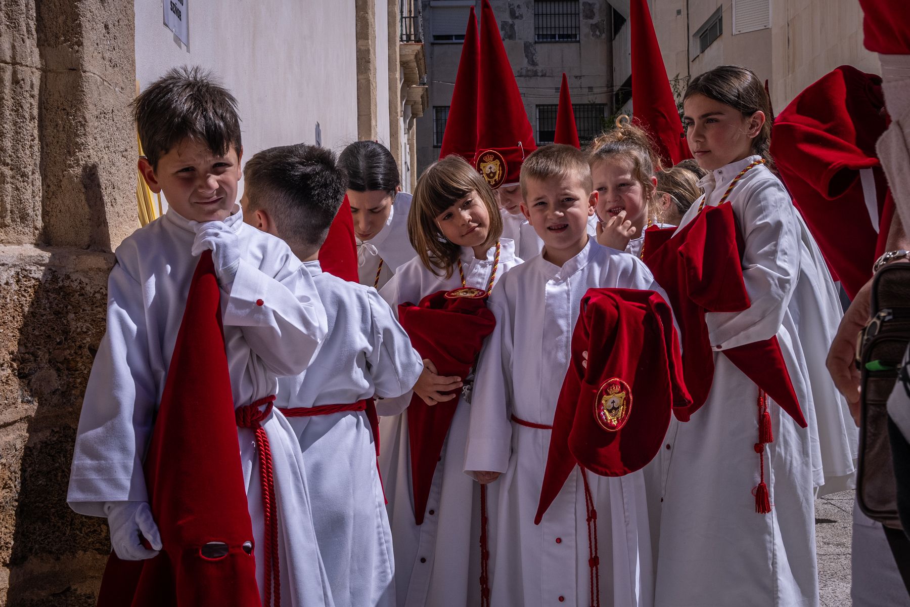 Domingo de Ramos de luz y viento: Cádiz estrena el palio de la Reina de Todos los Santos