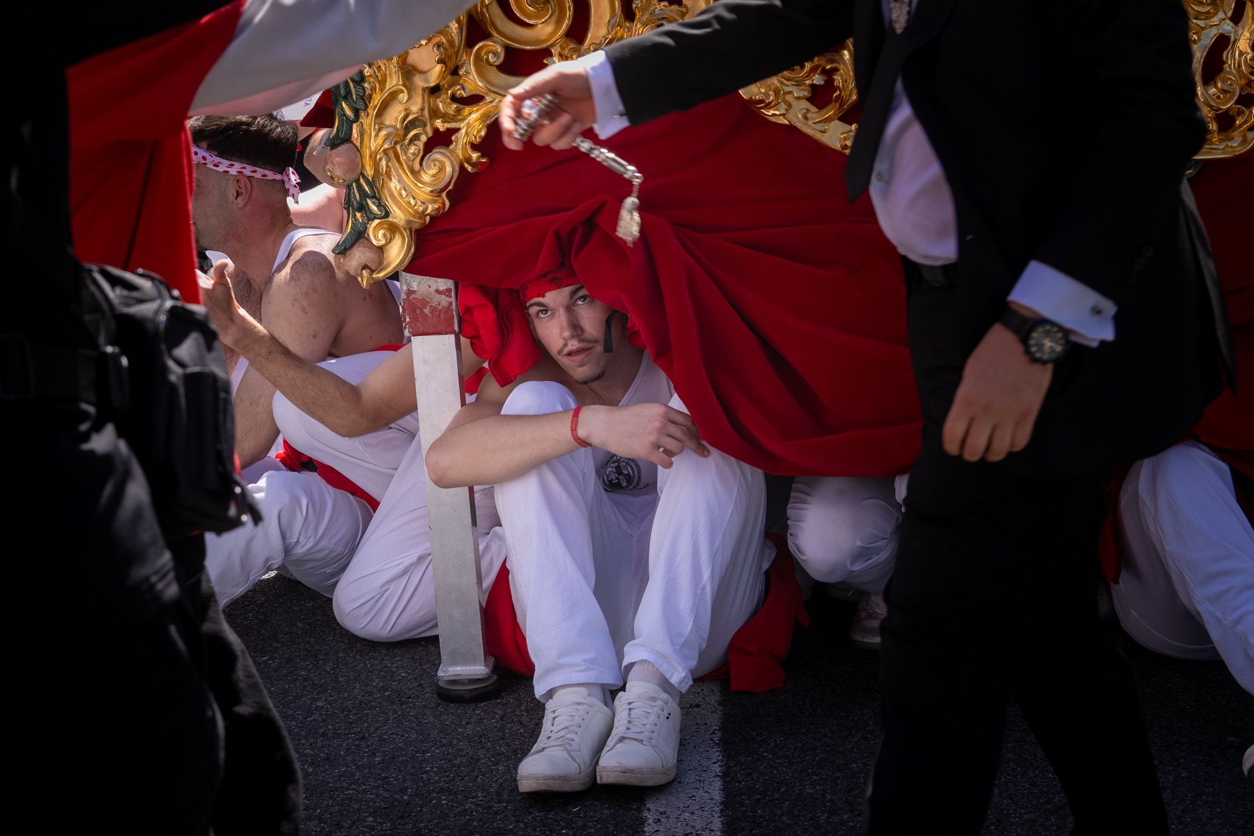 Domingo de Ramos de luz y viento: Cádiz estrena el palio de la Reina de Todos los Santos