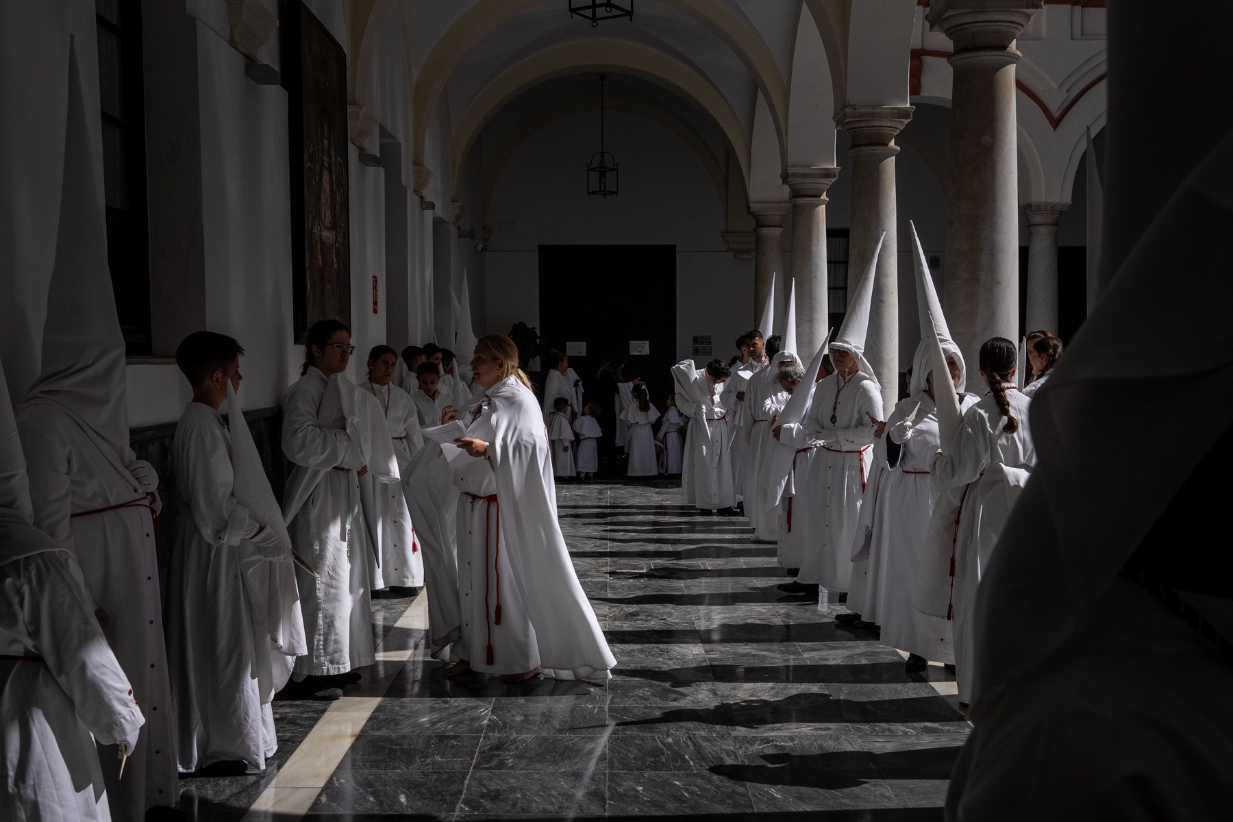 Domingo de Ramos de luz y viento: Cádiz estrena el palio de la Reina de Todos los Santos
