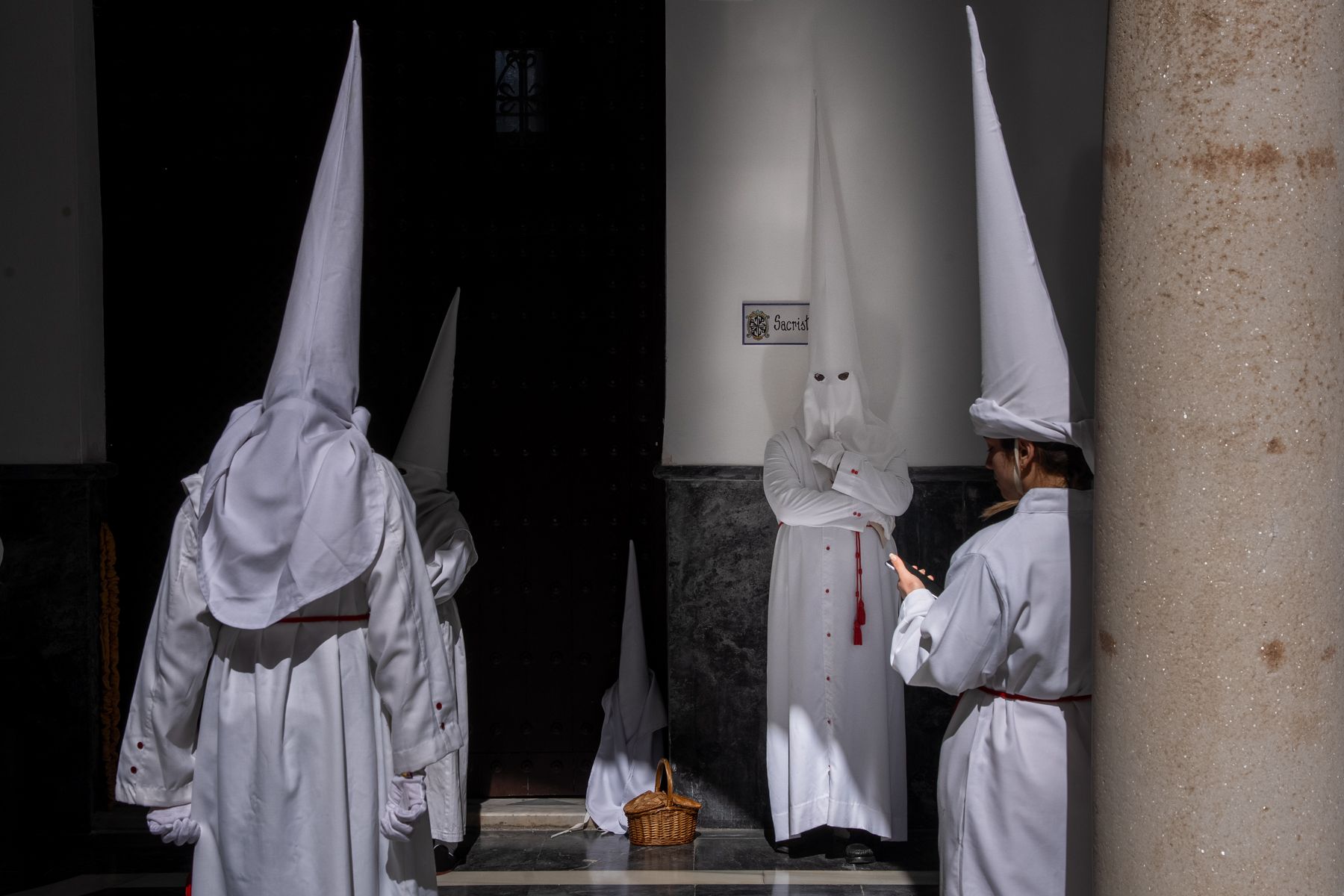 Domingo de Ramos de luz y viento: Cádiz estrena el palio de la Reina de Todos los Santos
