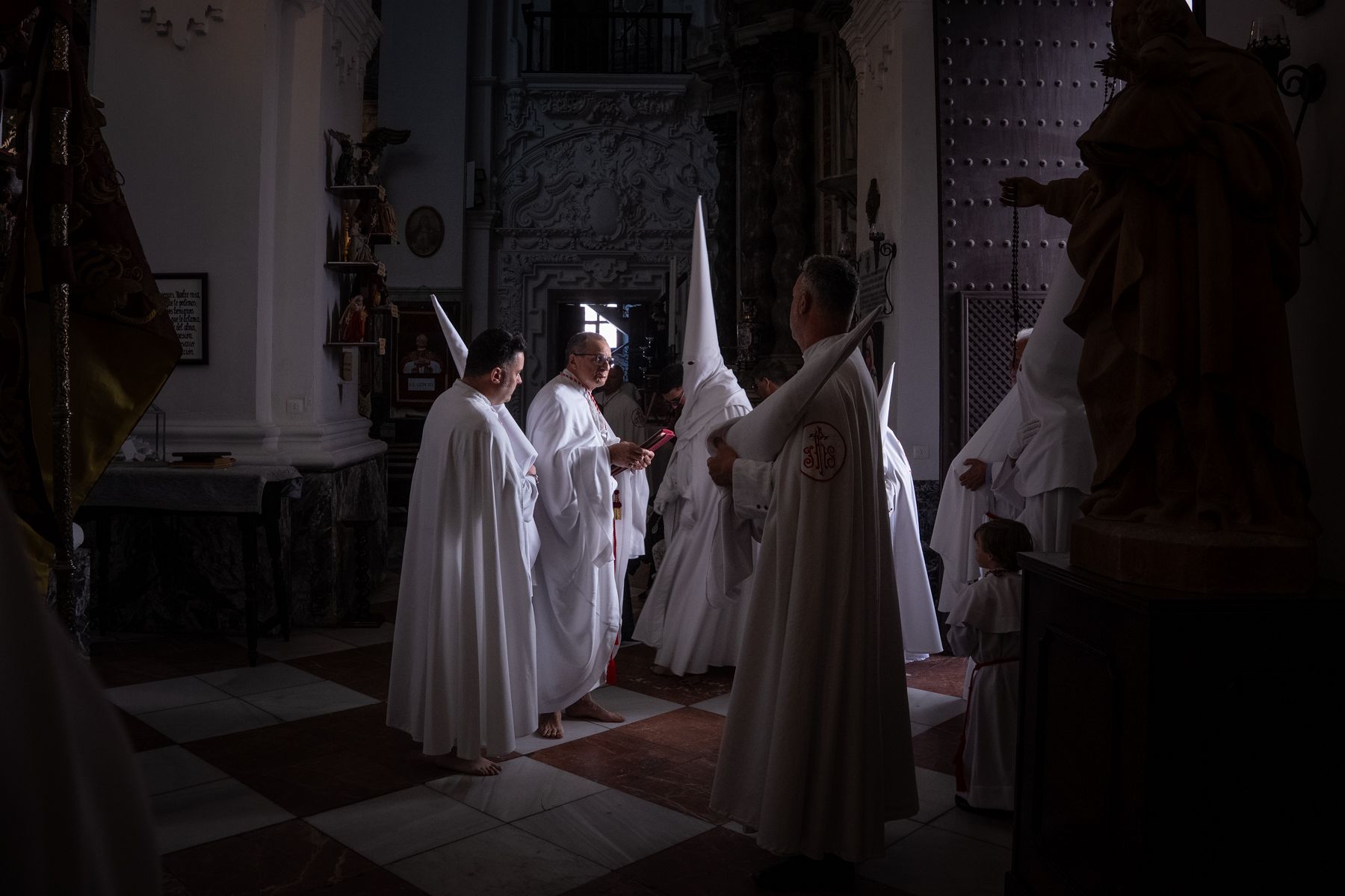 Domingo de Ramos de luz y viento: Cádiz estrena el palio de la Reina de Todos los Santos