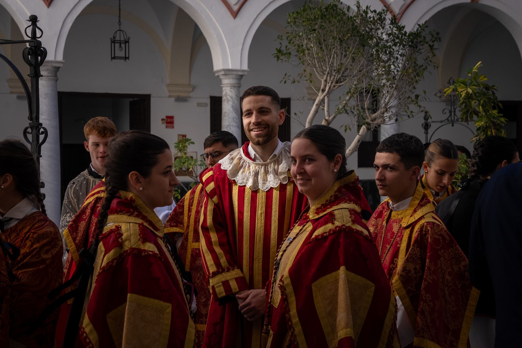 Domingo de Ramos de luz y viento: Cádiz estrena el palio de la Reina de Todos los Santos