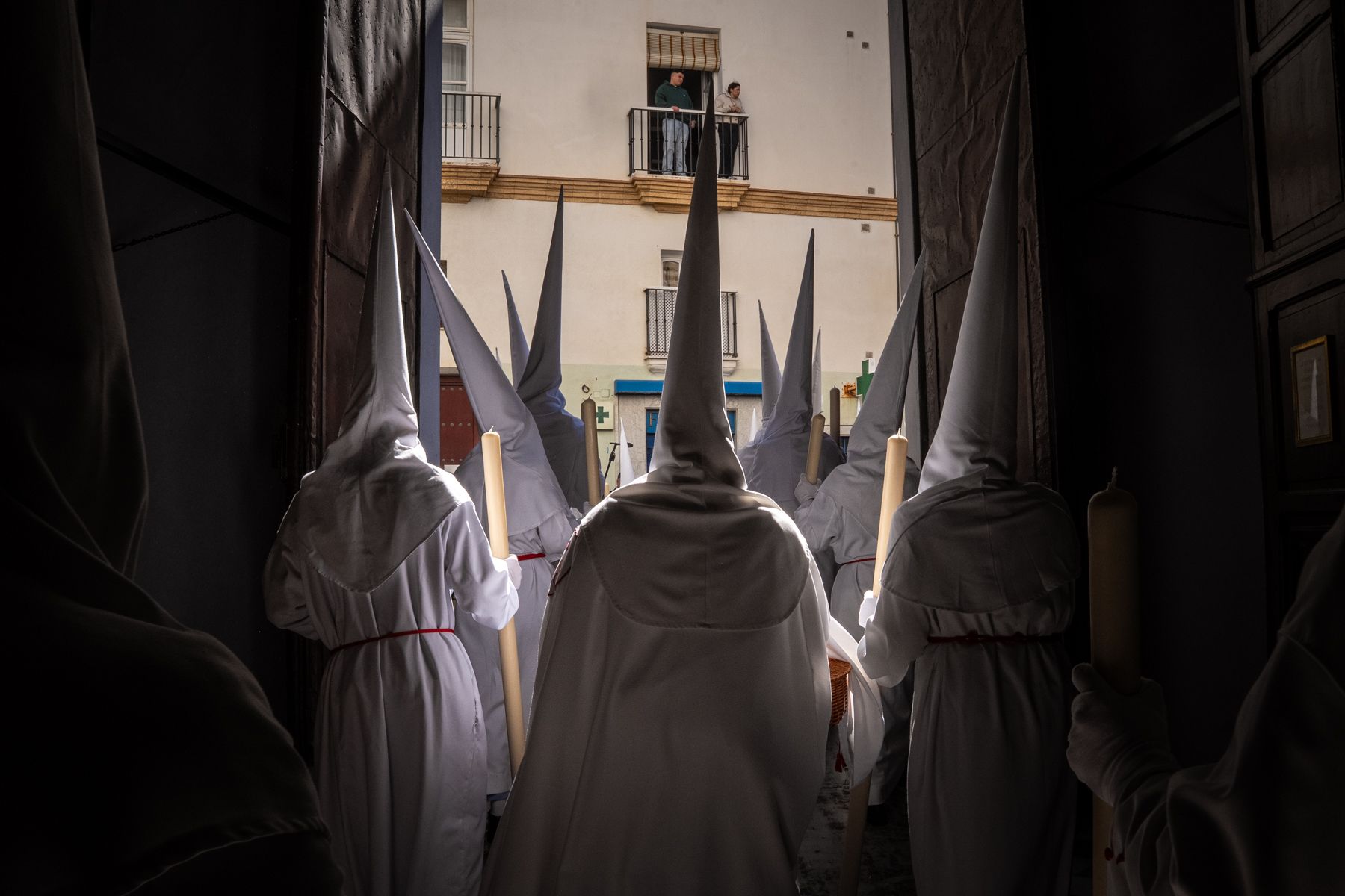 Domingo de Ramos de luz y viento: Cádiz estrena el palio de la Reina de Todos los Santos