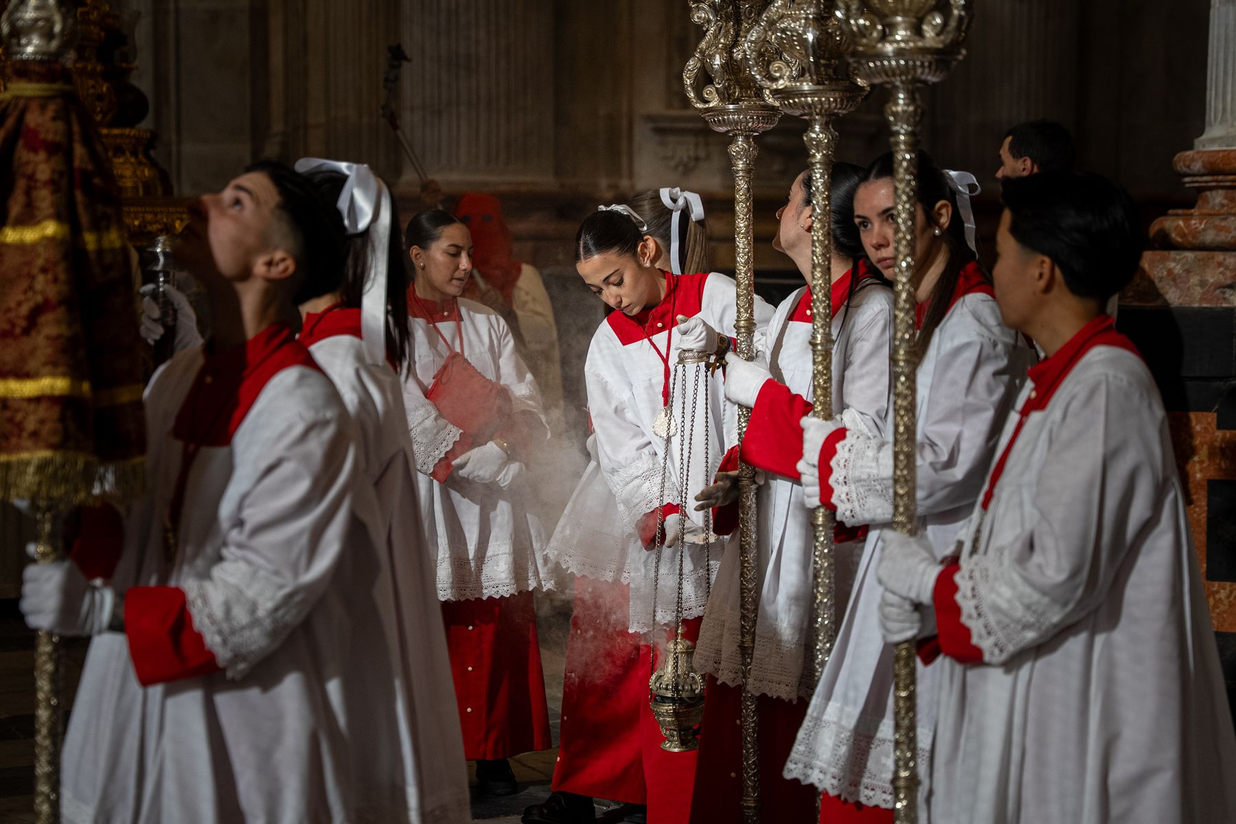 Domingo de Ramos de luz y viento: Cádiz estrena el palio de la Reina de Todos los Santos