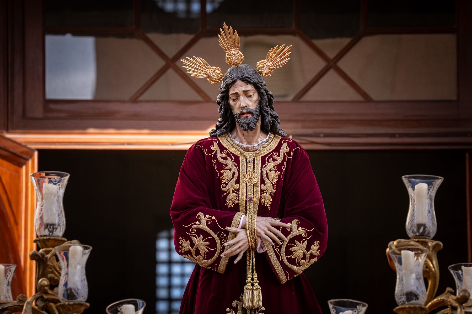 Domingo de Ramos de luz y viento: Cádiz estrena el palio de la Reina de Todos los Santos