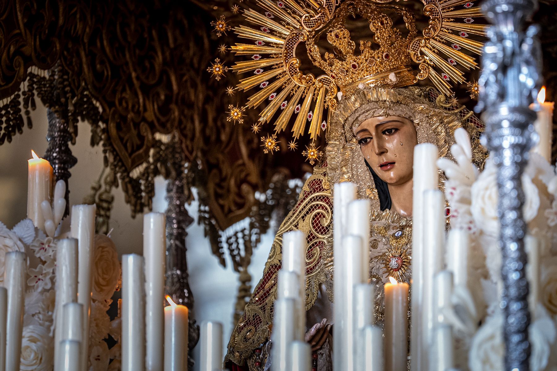Domingo de Ramos de luz y viento: Cádiz estrena el palio de la Reina de Todos los Santos