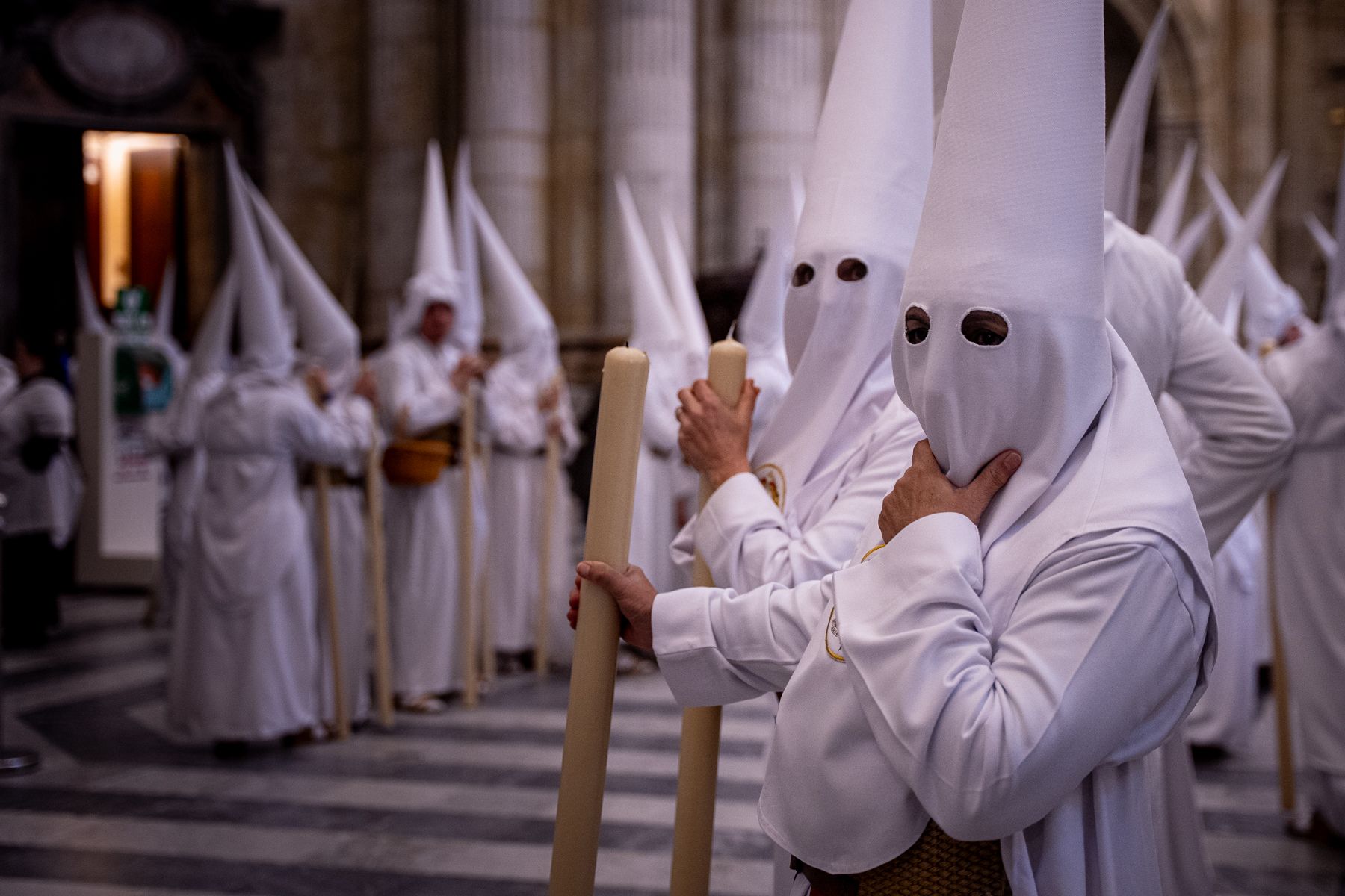 Domingo de Ramos de luz y viento: Cádiz estrena el palio de la Reina de Todos los Santos