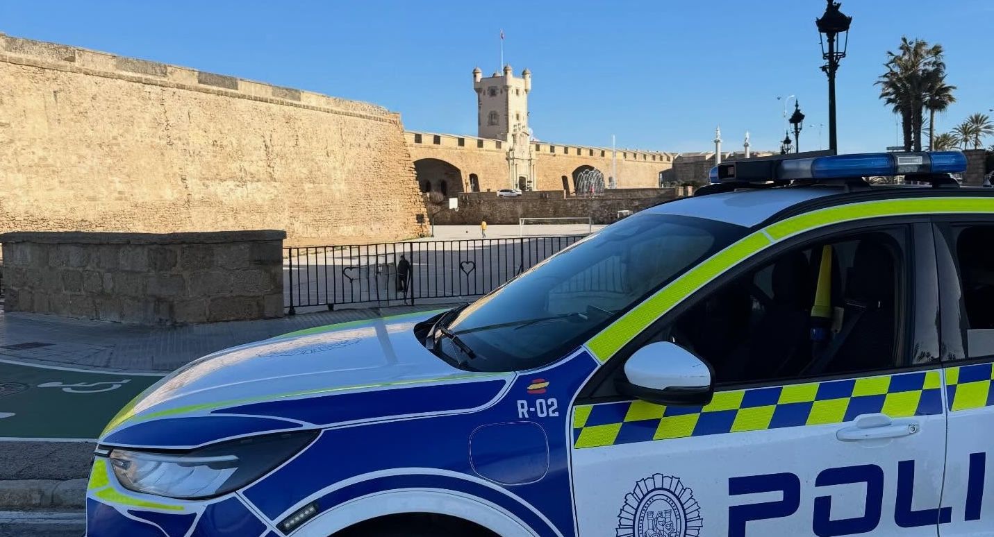Una patrulla de Policía Local de Cádiz, en una imagen reciente.