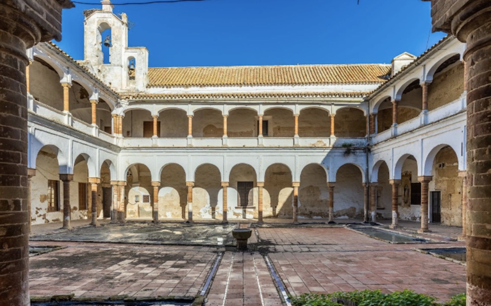A la venta el convento de la Concepción de Carmona por más de seis millones de euros. A la venta el convento de la Concepción de Carmona por más de seis millones de euros.