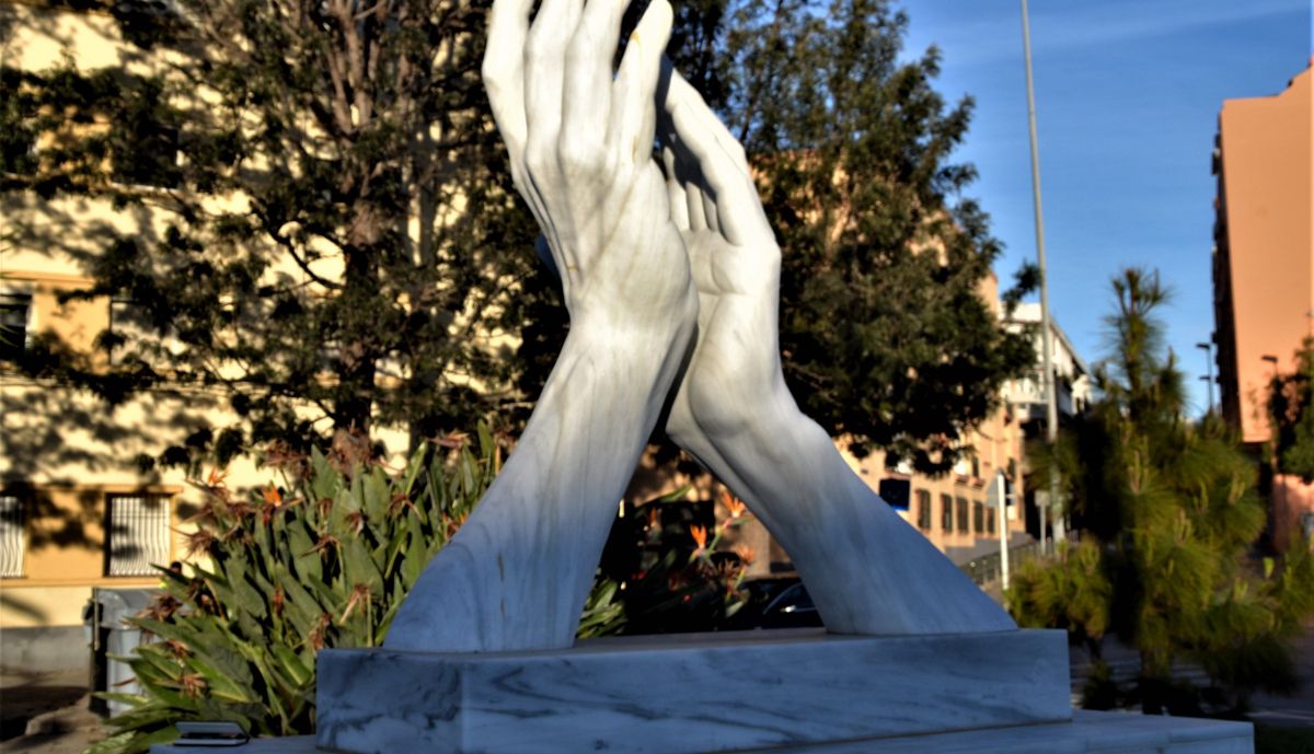 2 Aplauso Eterno. Vista angular izquierda, frontal.