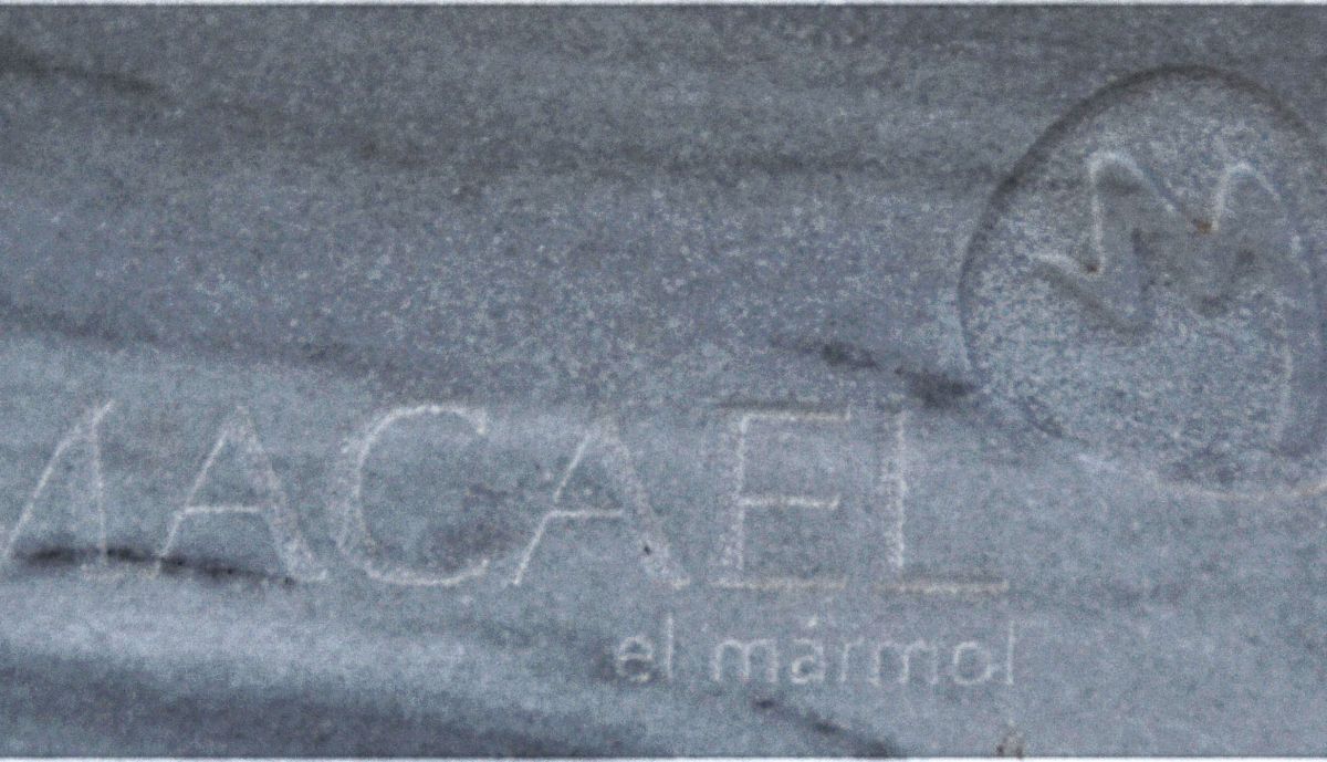 11 Aplauso Eterno. Detalle firma Artesanos del Mármol Macael. (1)