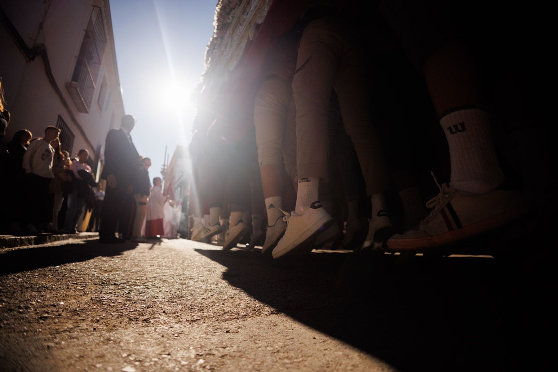 Una 'levantá' del palio de María Santísima del Refugio de los Pecadores.