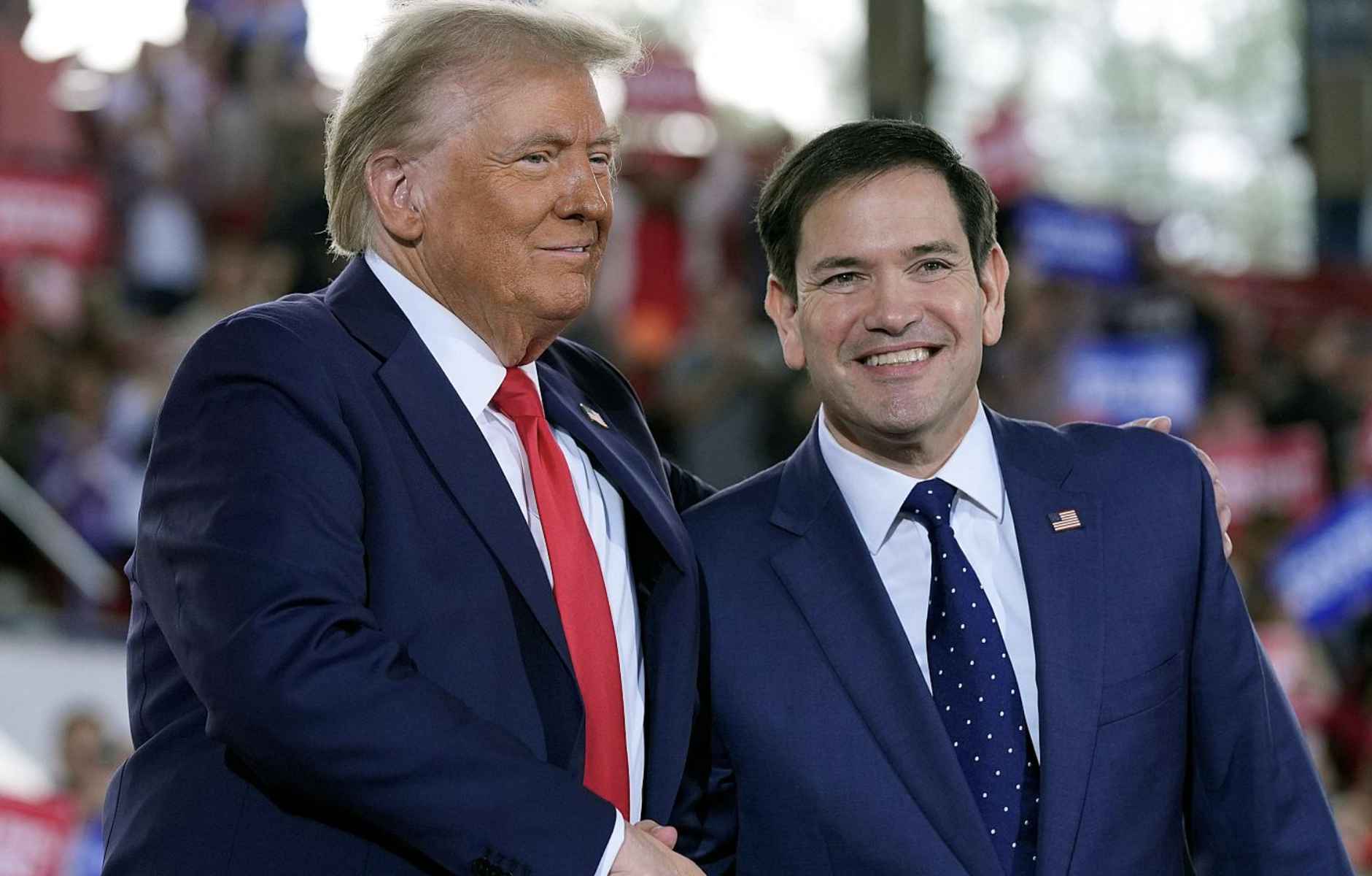 Donald Trump, junto a su secretario de Estado, Marco Rubio.