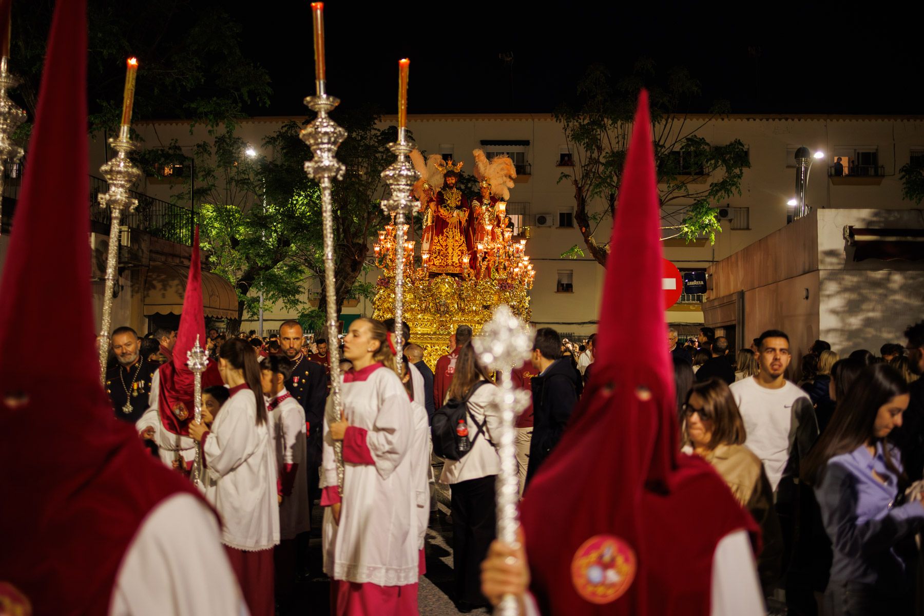 La Paz de Fátima procesiona en un Lunes Santo perfecto en Jerez
