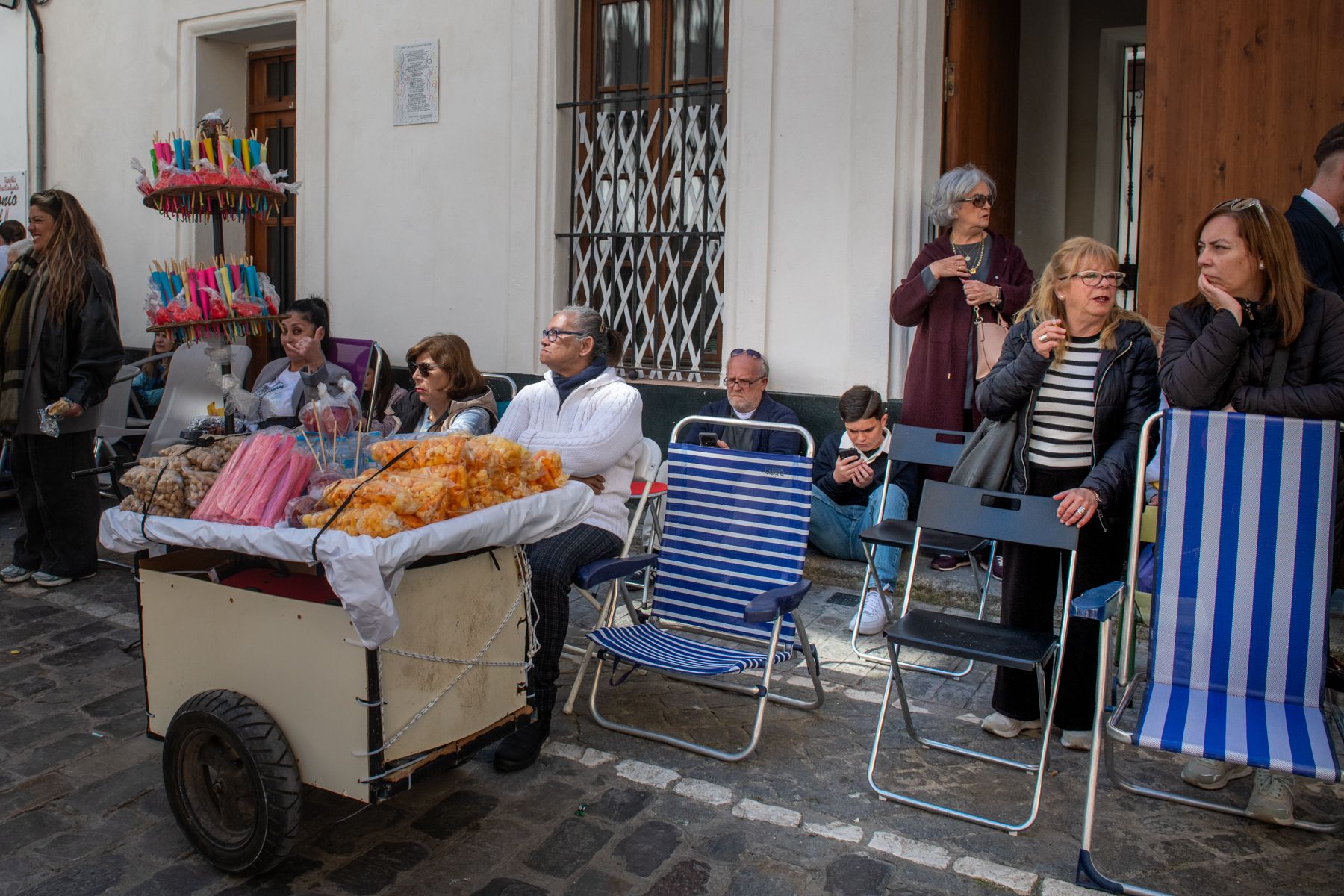La calma del aire engrandece el Lunes Santo de Cádiz