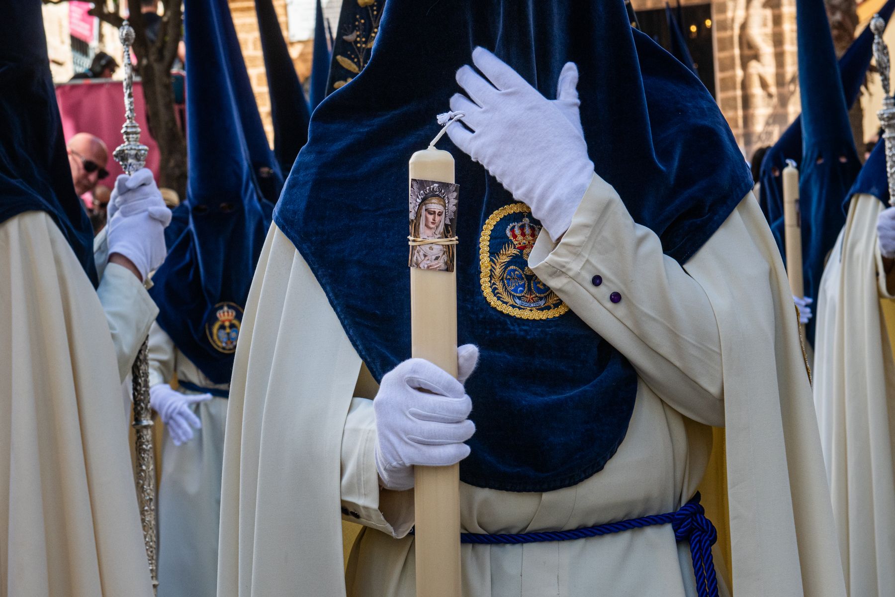 La calma del aire engrandece el Lunes Santo de Cádiz