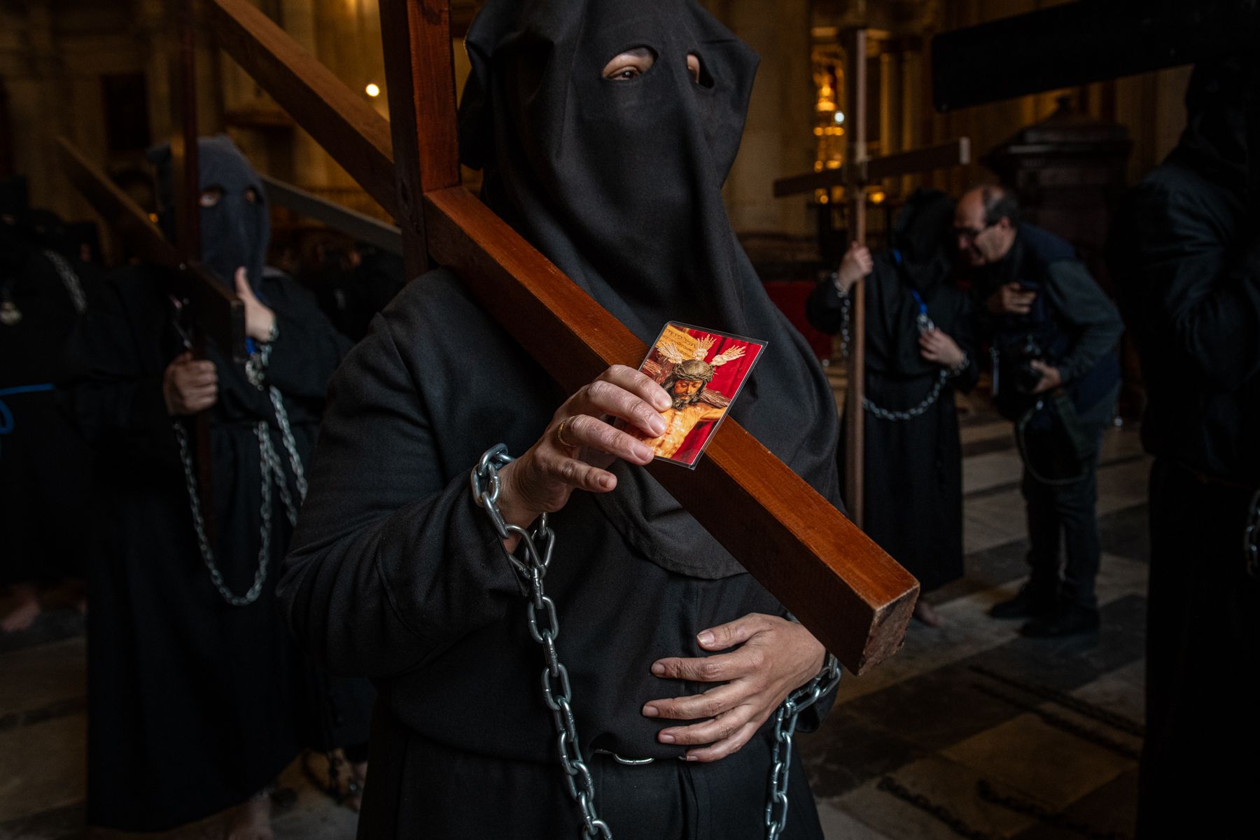 La calma del aire engrandece el Lunes Santo de Cádiz