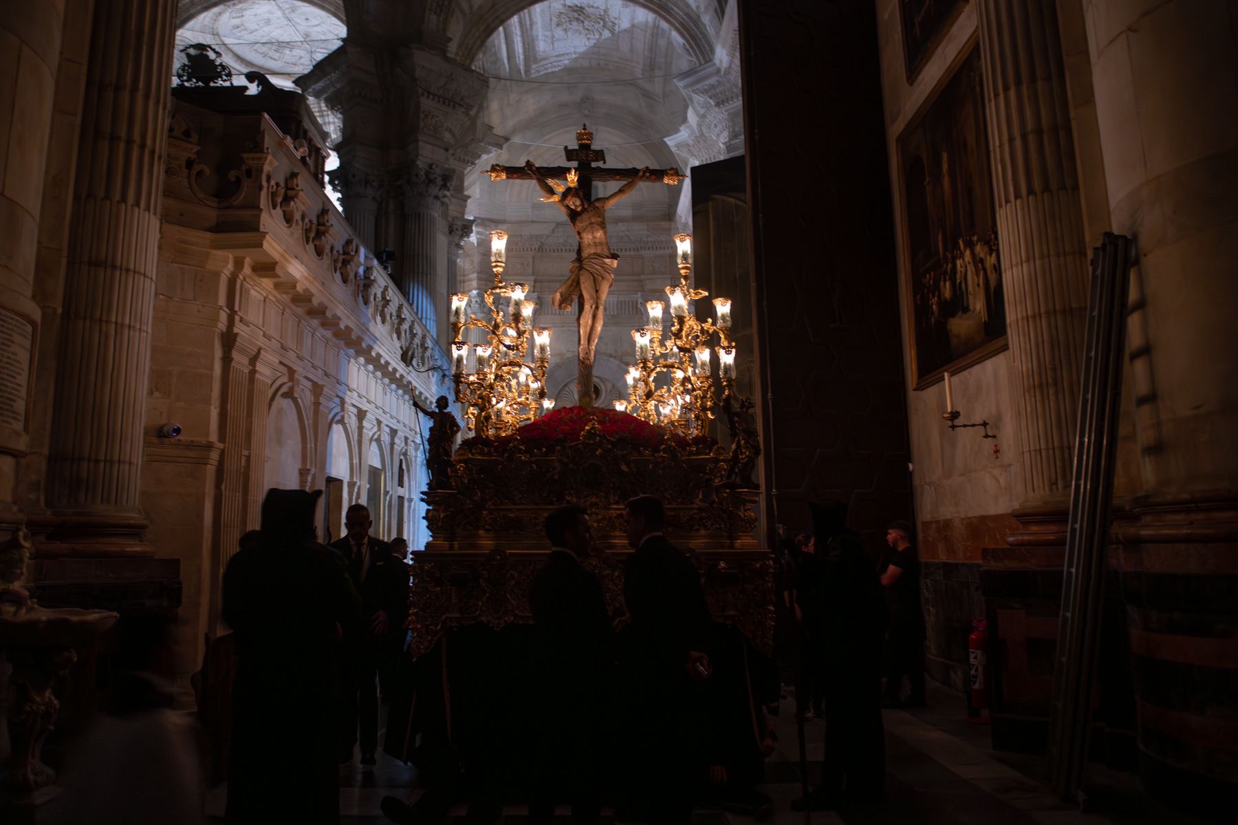 La calma del aire engrandece el Lunes Santo de Cádiz La calma del aire engrandece el Lunes Santo de Cádiz
