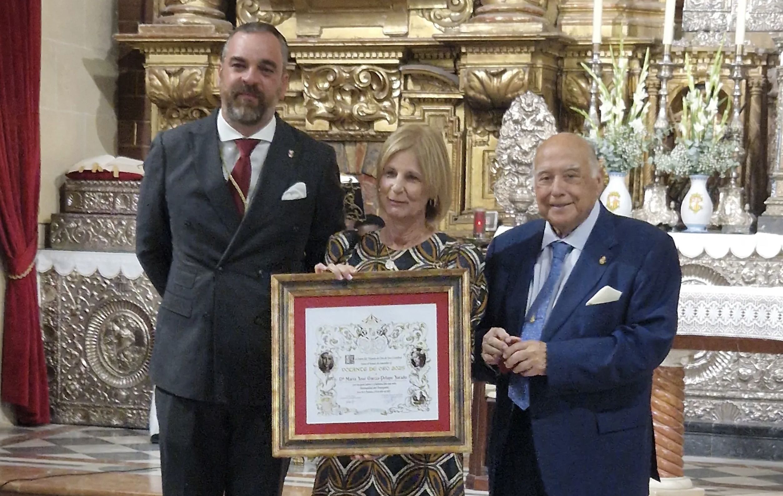 Francisco González, en la derecha de la imagen, en un acto de la Hermandad del Transporte en 2024.