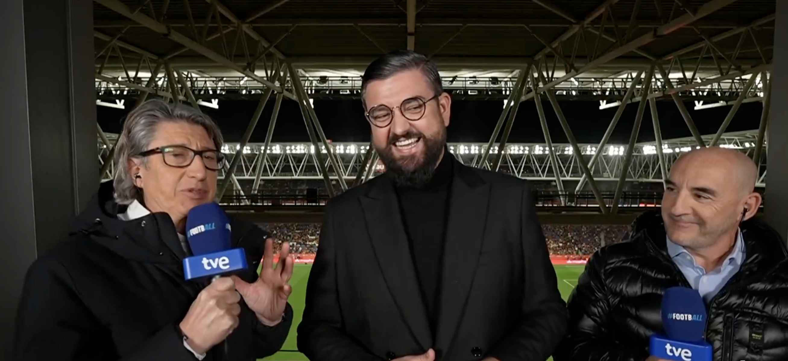 Manu Sánchez, entre Juan Carlos Rivero y Albert Ferrer.