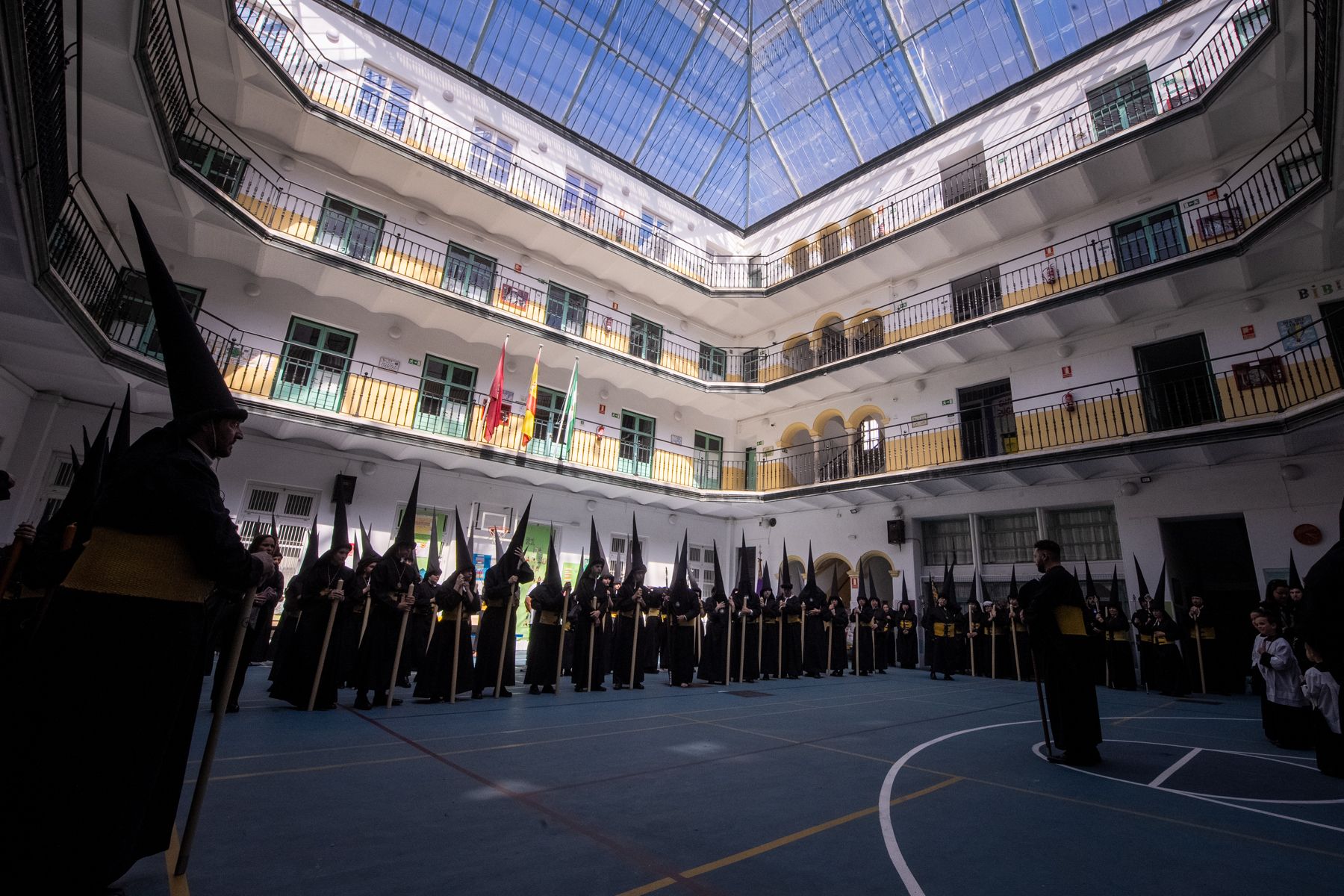 Imágenes de un Martes Santo radiante en Cádiz