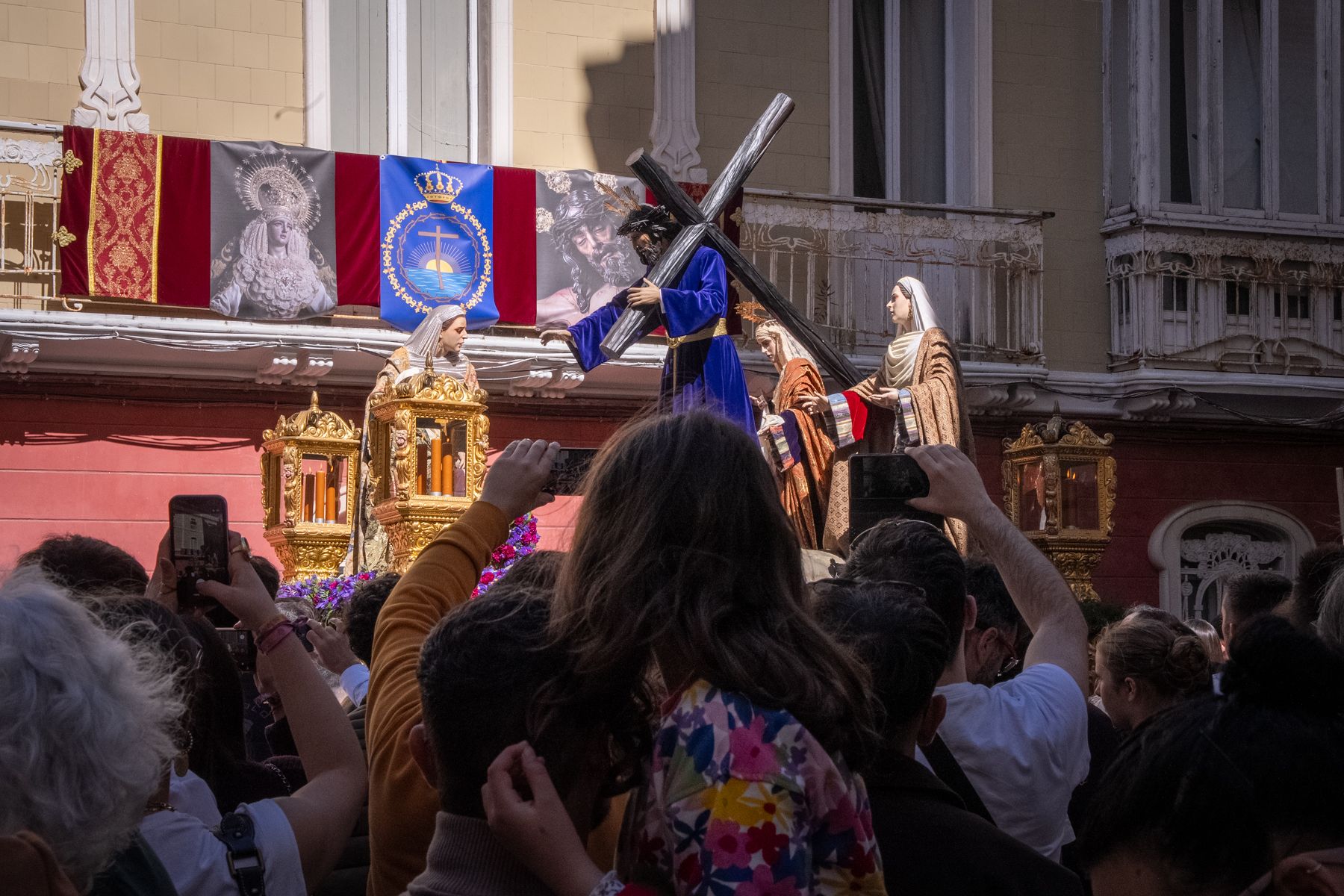Imágenes de un Martes Santo radiante en Cádiz