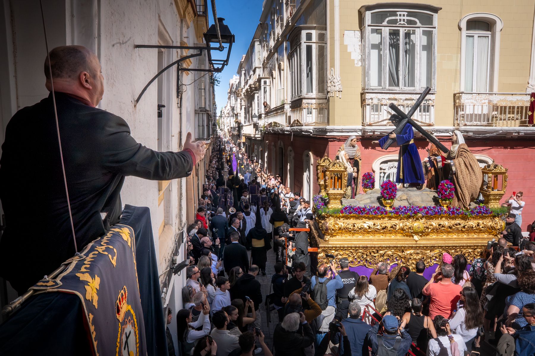 Imágenes de un Martes Santo radiante en Cádiz