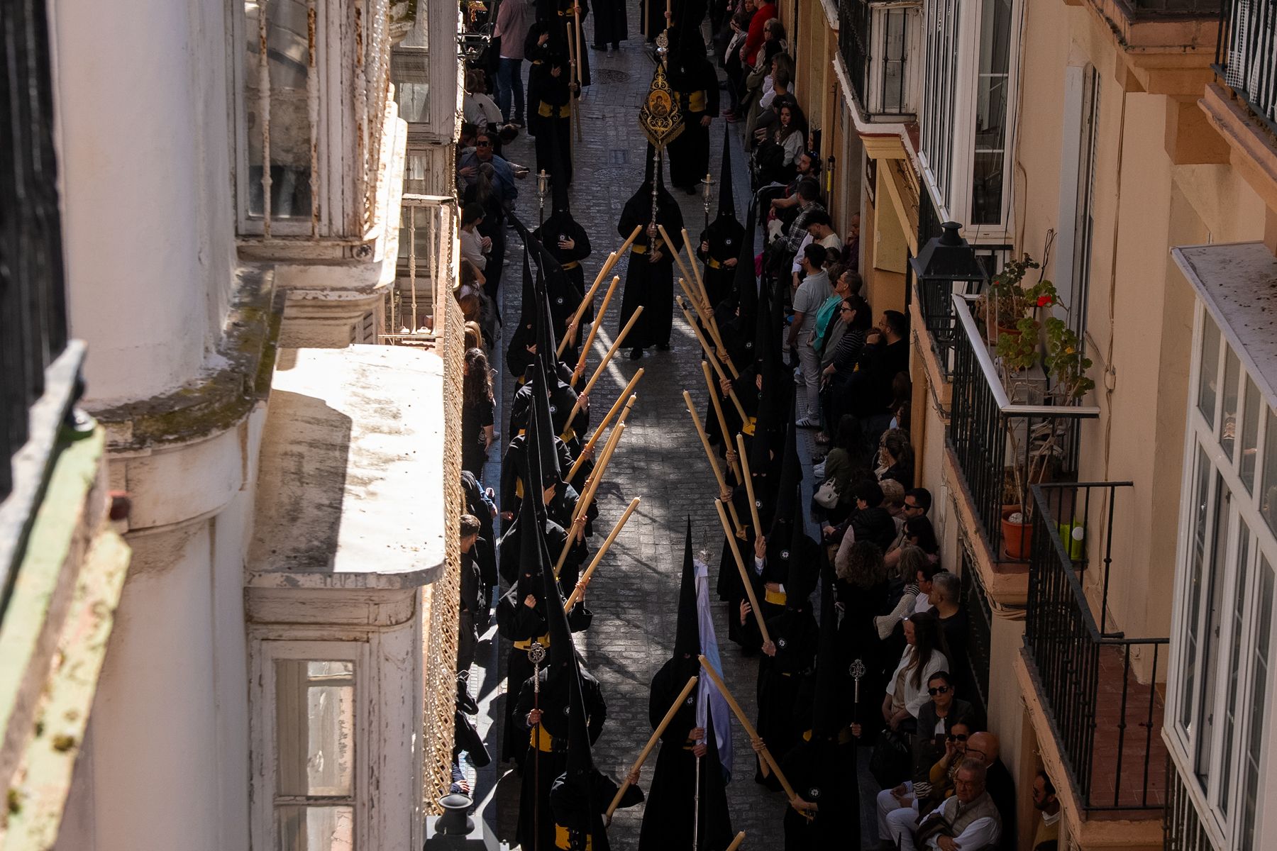 Imágenes de un Martes Santo radiante en Cádiz